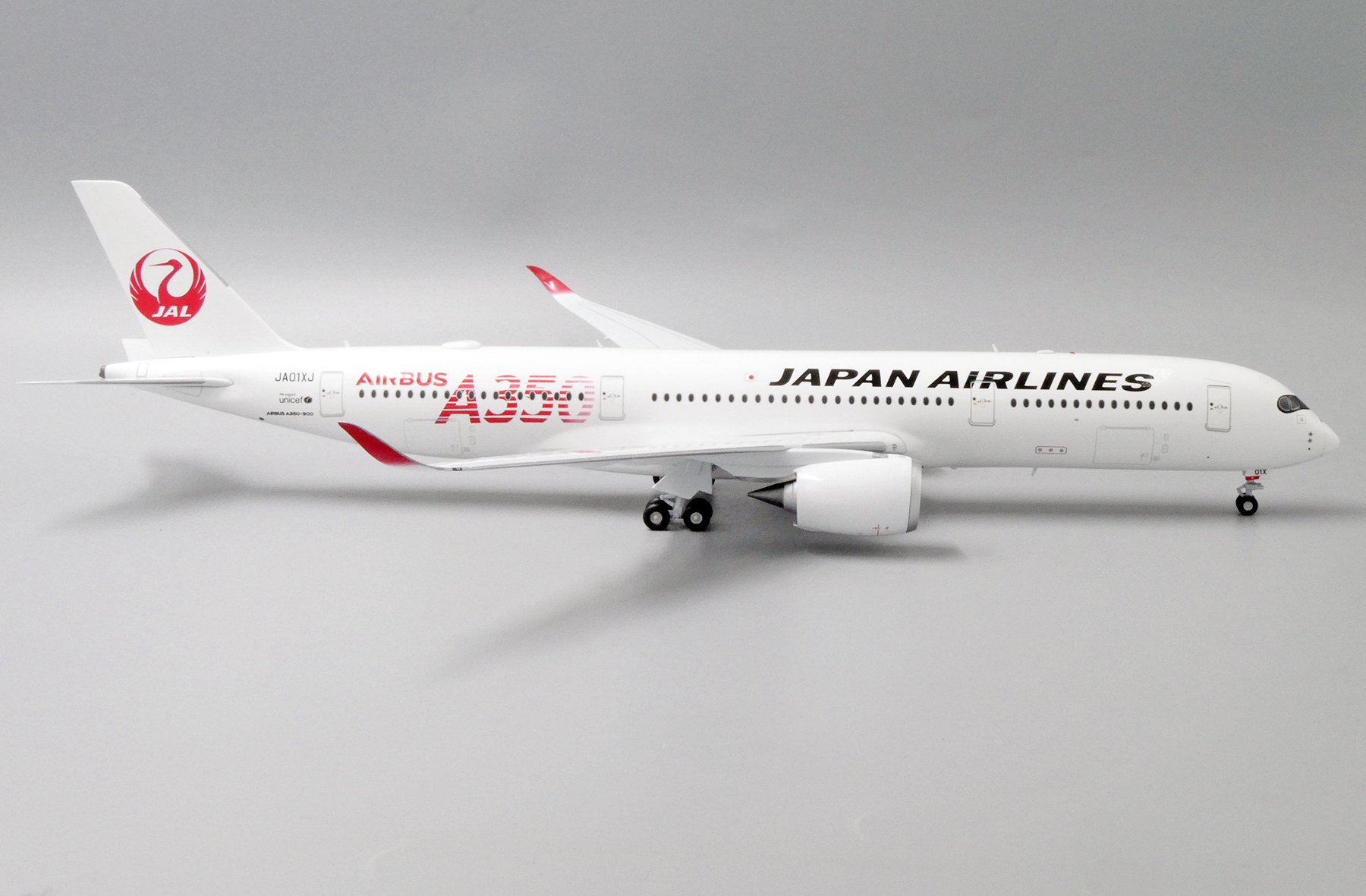 ScaleModelStore.com :: JC Wings 1:200 - EW2359001 - Japan Airlines 