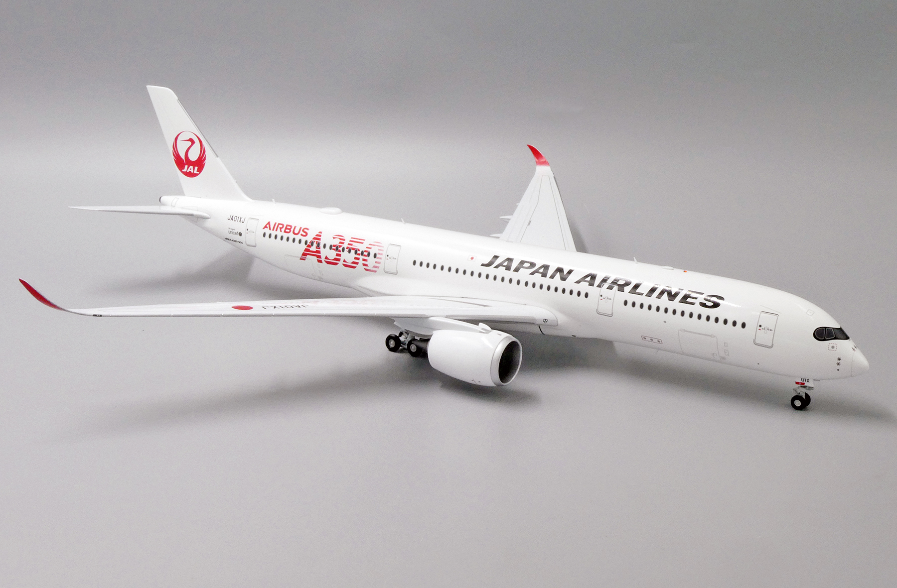 ScaleModelStore.com :: JC Wings 1:200 - EW2359001 - Japan Airlines 