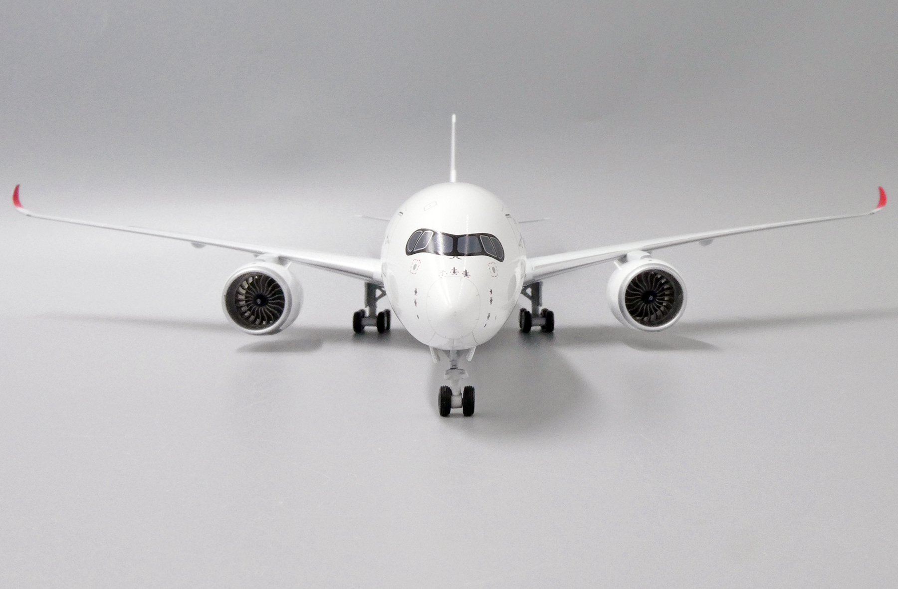 ScaleModelStore.com :: JC Wings 1:200 - EW2359001 - Japan Airlines 