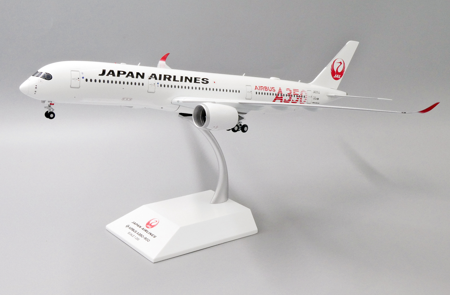 ScaleModelStore.com :: JC Wings 1:200 - EW2359001 - Japan Airlines
