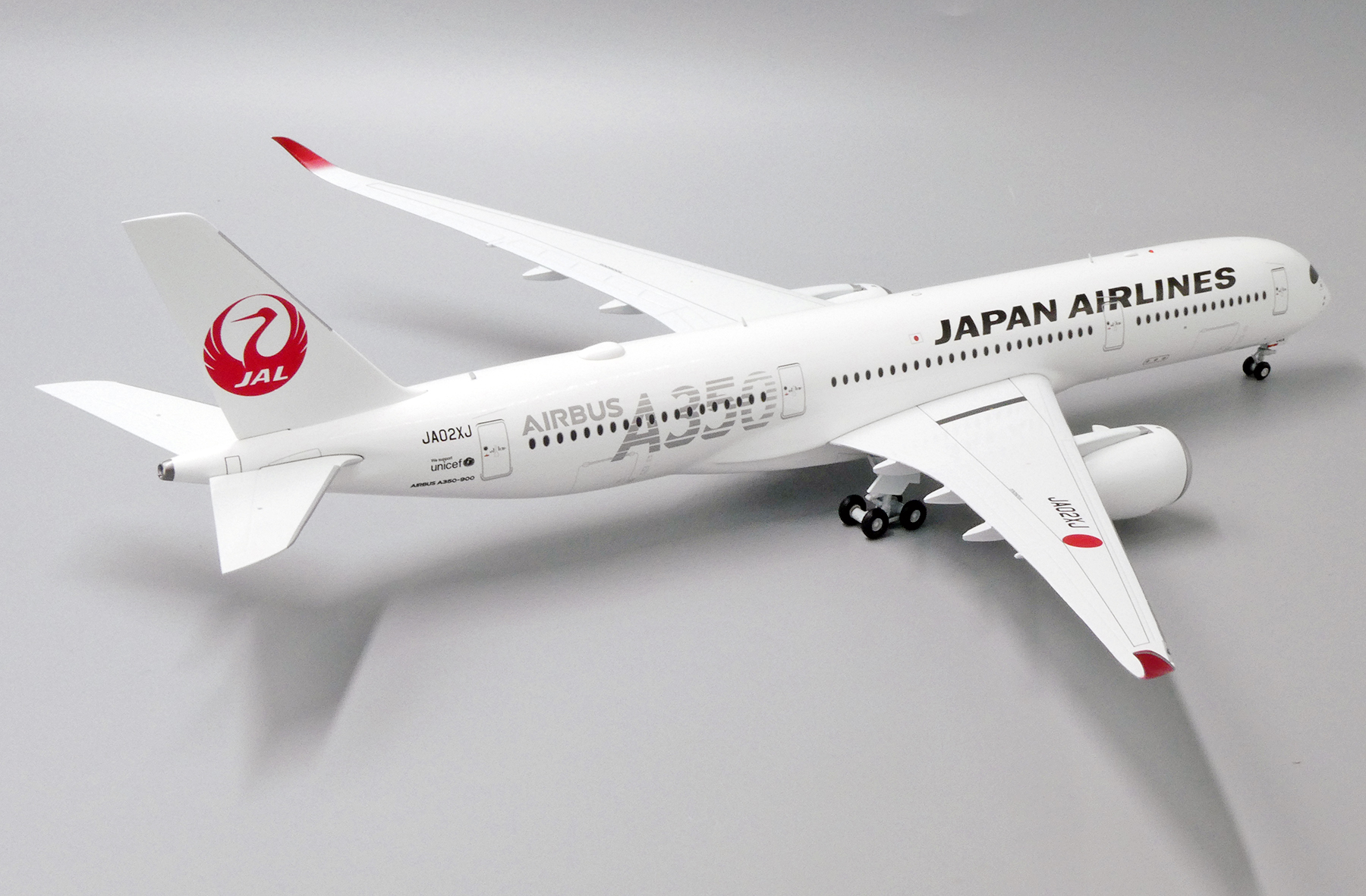 ScaleModelStore.com :: JC Wings 1:200 - EW2359002 - Japan Airlines 