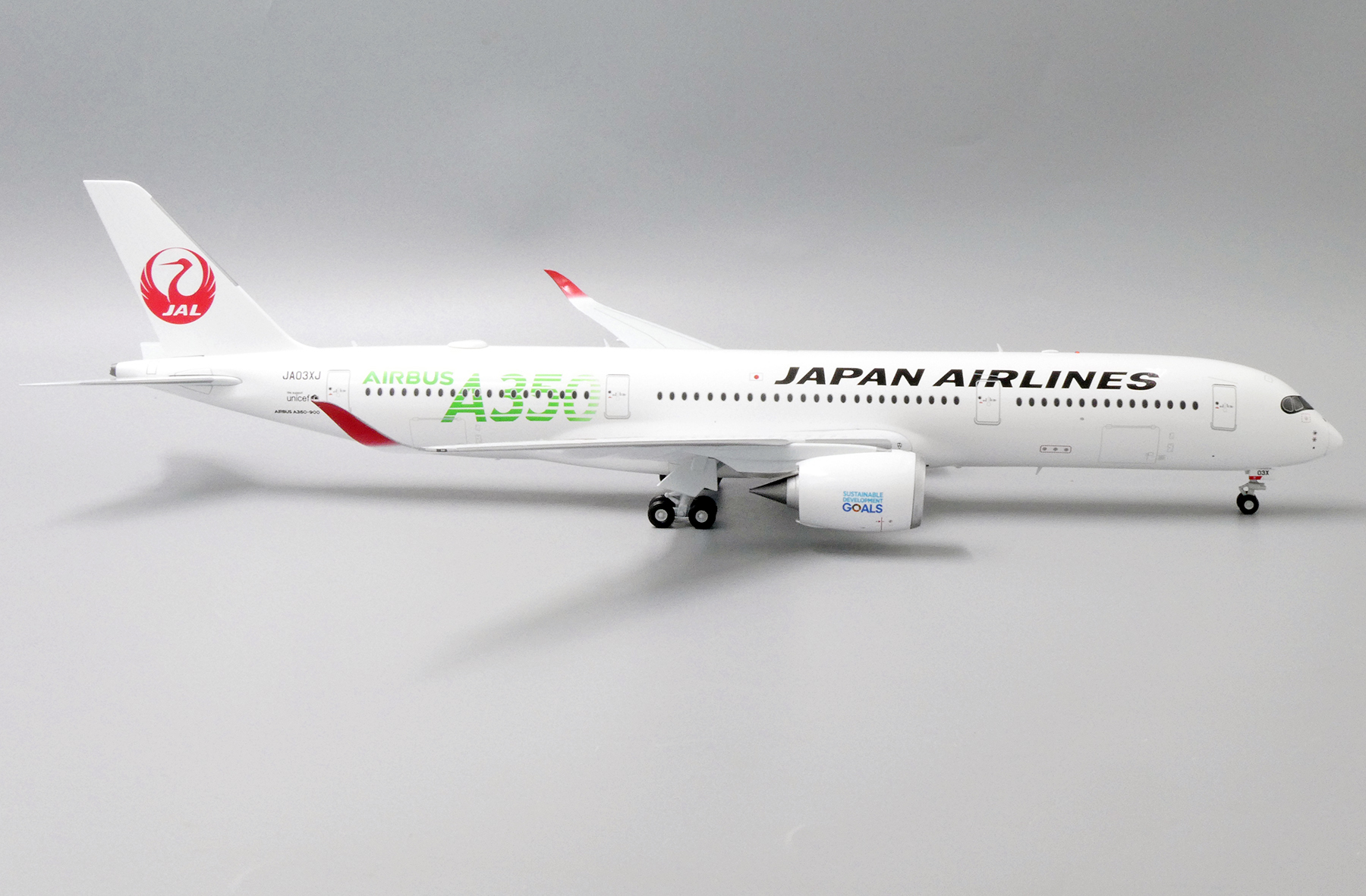 ScaleModelStore.com :: JC Wings 1:200 - EW2359003 - Japan Airlines
