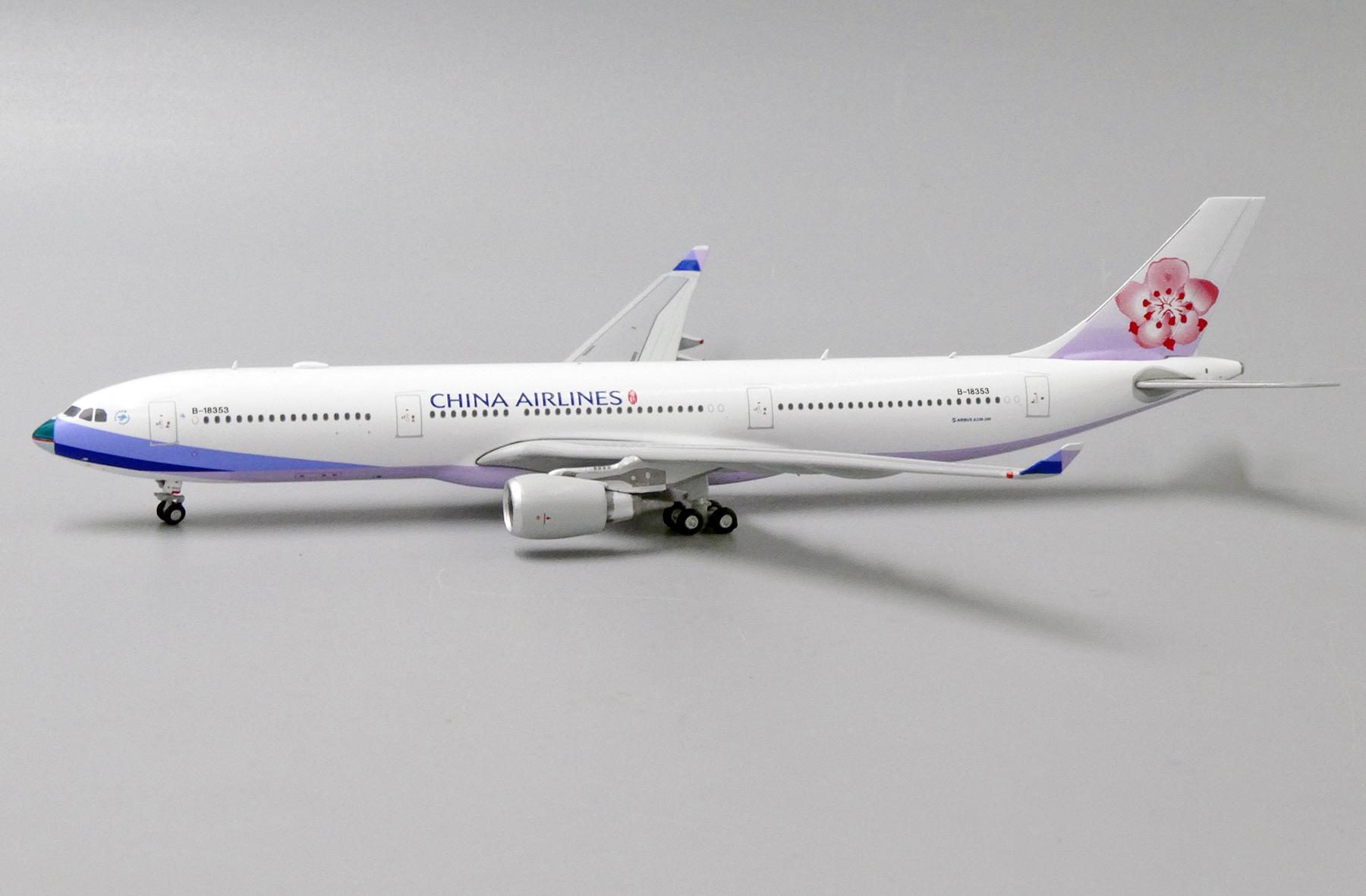 B-18317 JC Wings Scale 1:400 Diecast model * SALE *China Airlines A330-300 Reg 