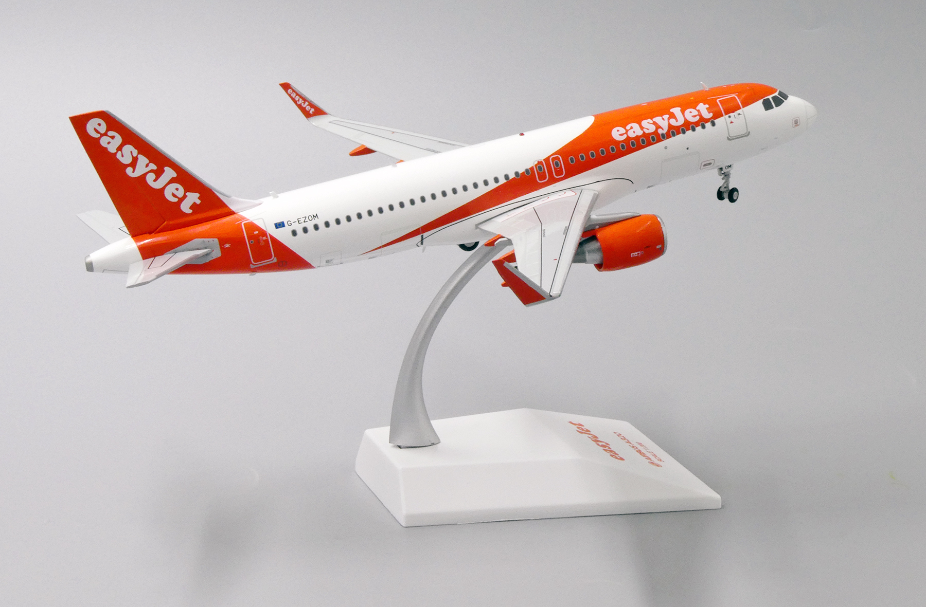 JC Wings 1200 EW2320001 EasyJet Airbus A320