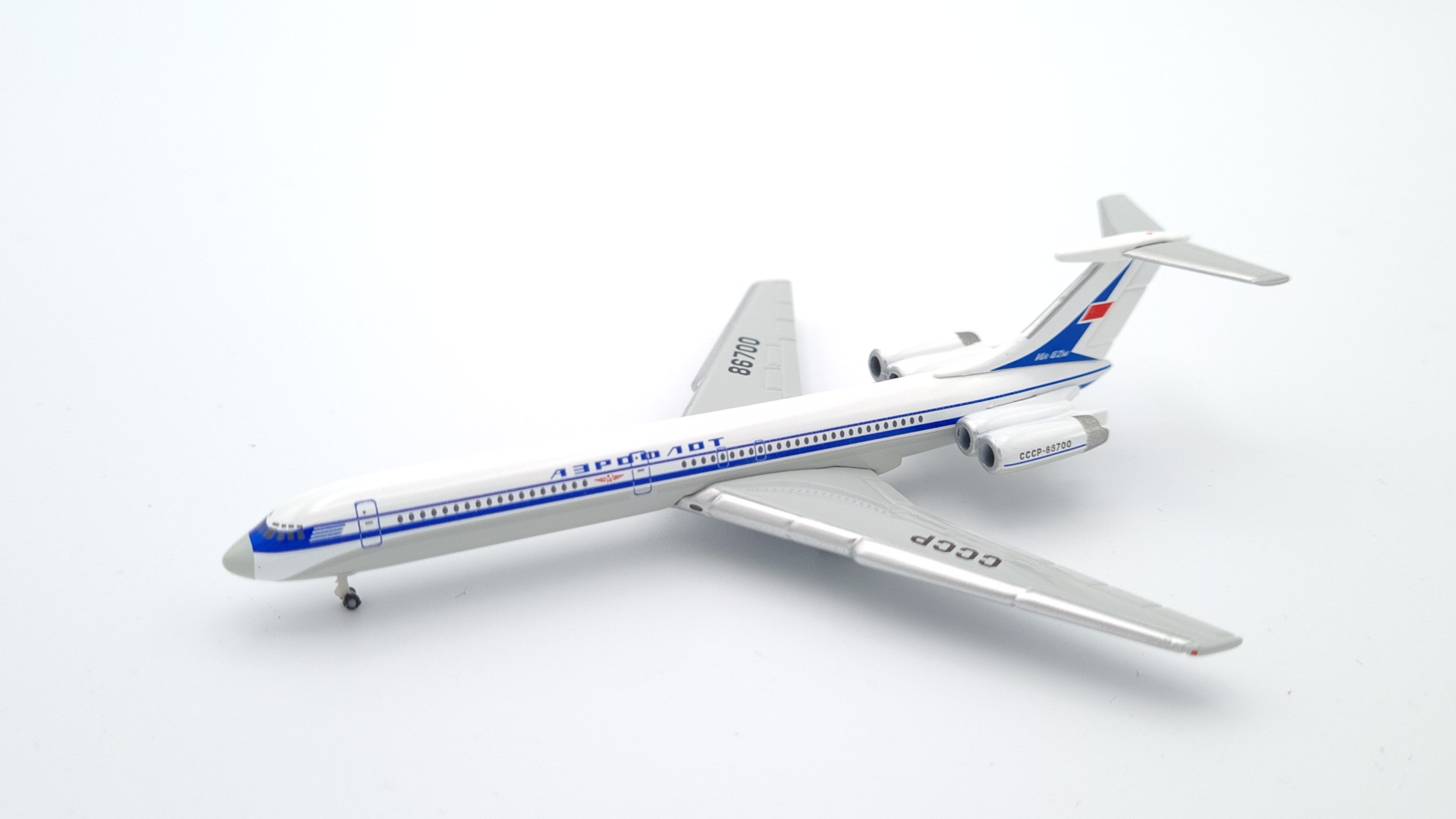 Details about   1/400 ILYUSHIN IL-18 AEROFLOT POLAR AVIATION USSR-74449 Diecast Deagostini New 