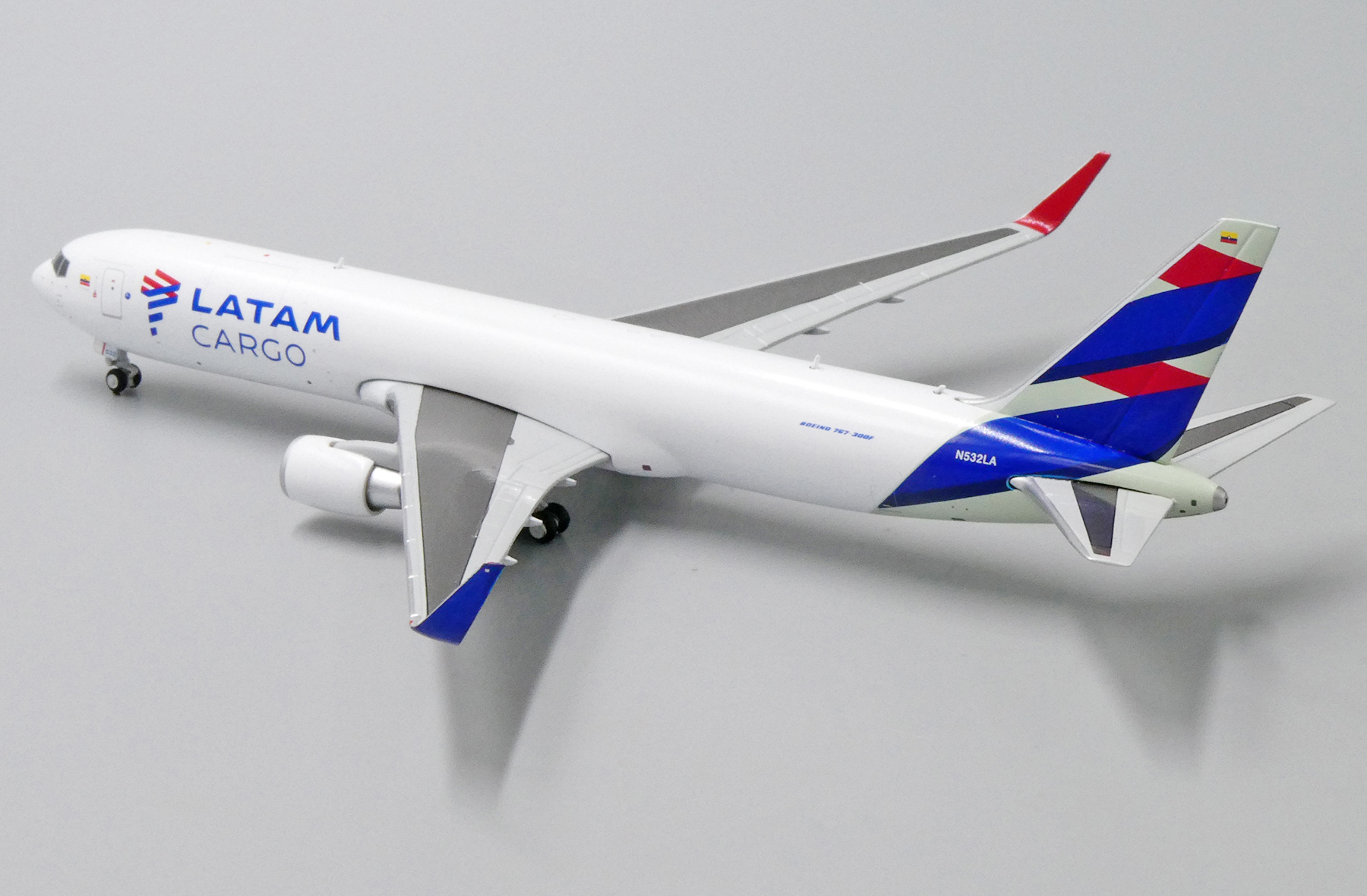 Daron Hogan Modellino LATAM Cargo 767-300F | Scala 1/200 | Con Carrello E Supporto | HG11106G