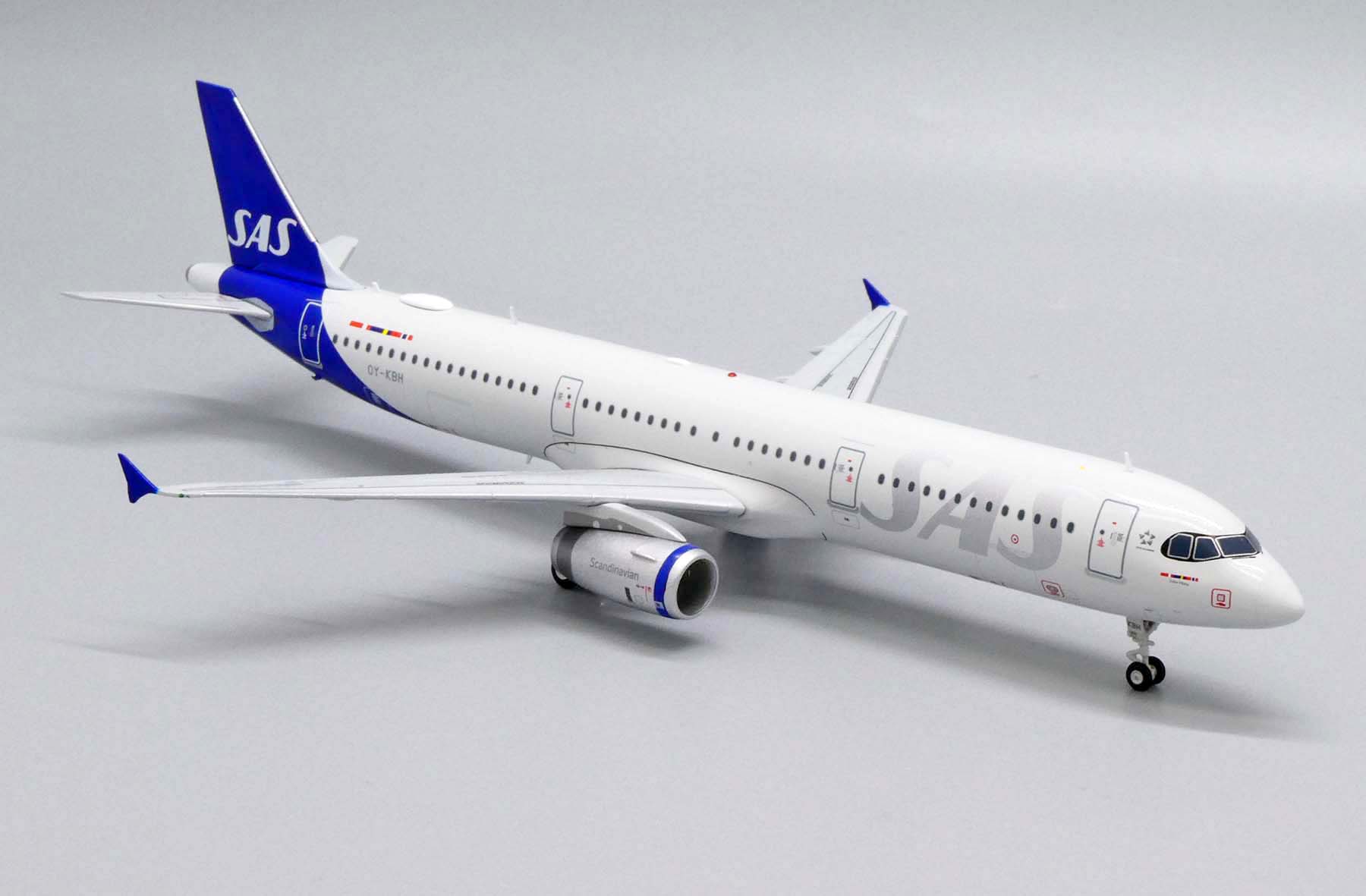 JC WINGS JCLH2026 1/200 V-AIR AIRBUS A321-200 B-22610 WITH STAND 
