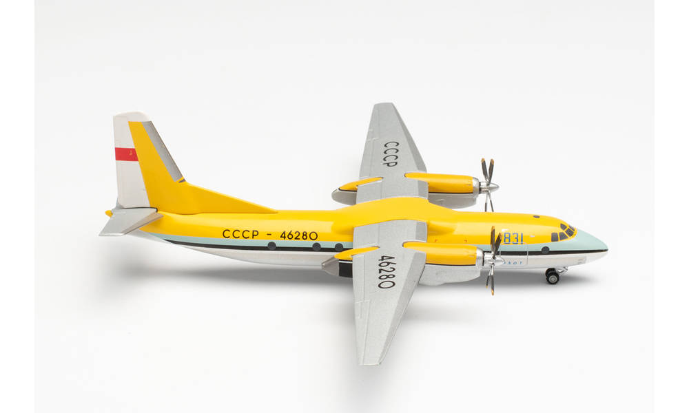 Herpa Wings 1:200  Antonov AN-24B  Aeroflot CCCP-46280   571043 Modellairport500 
