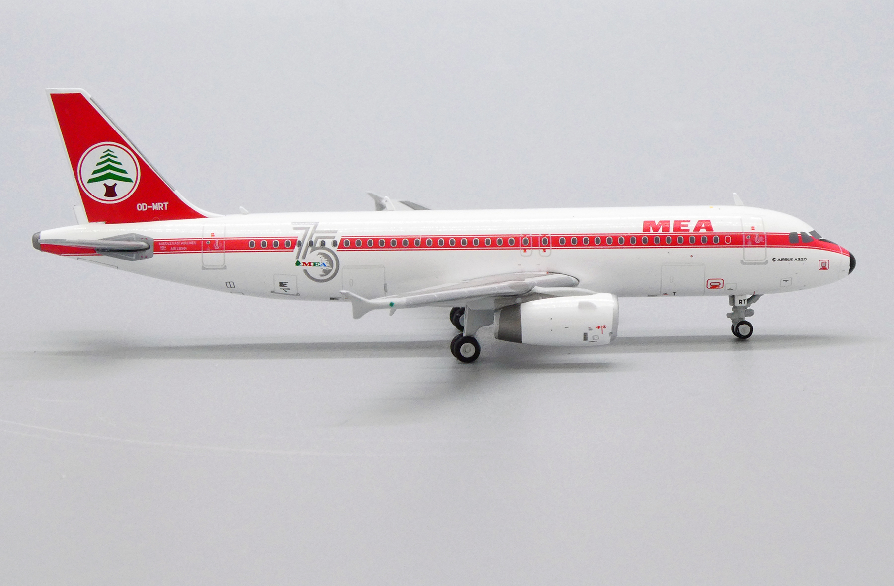 OD-MRT W/ANTENNA JC4464 1/400 MIDDLE EAST AIRLINES AIRBUS A320 RETRO LIVERY REG