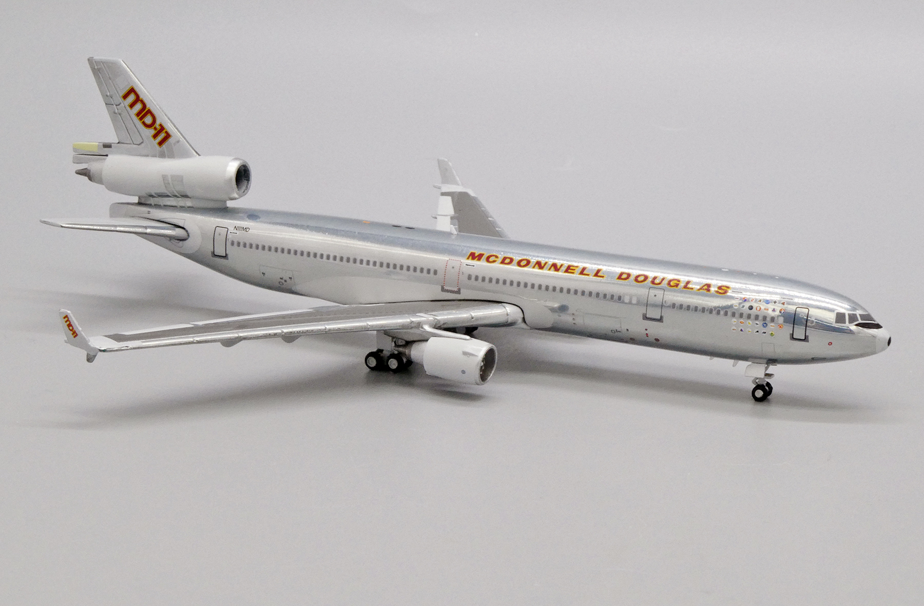 JC WINGS LH2077 1/200 MCDONNELL DOUGLAS MD-11 N311MD HOUSE COLOR WHITE W/STAND 