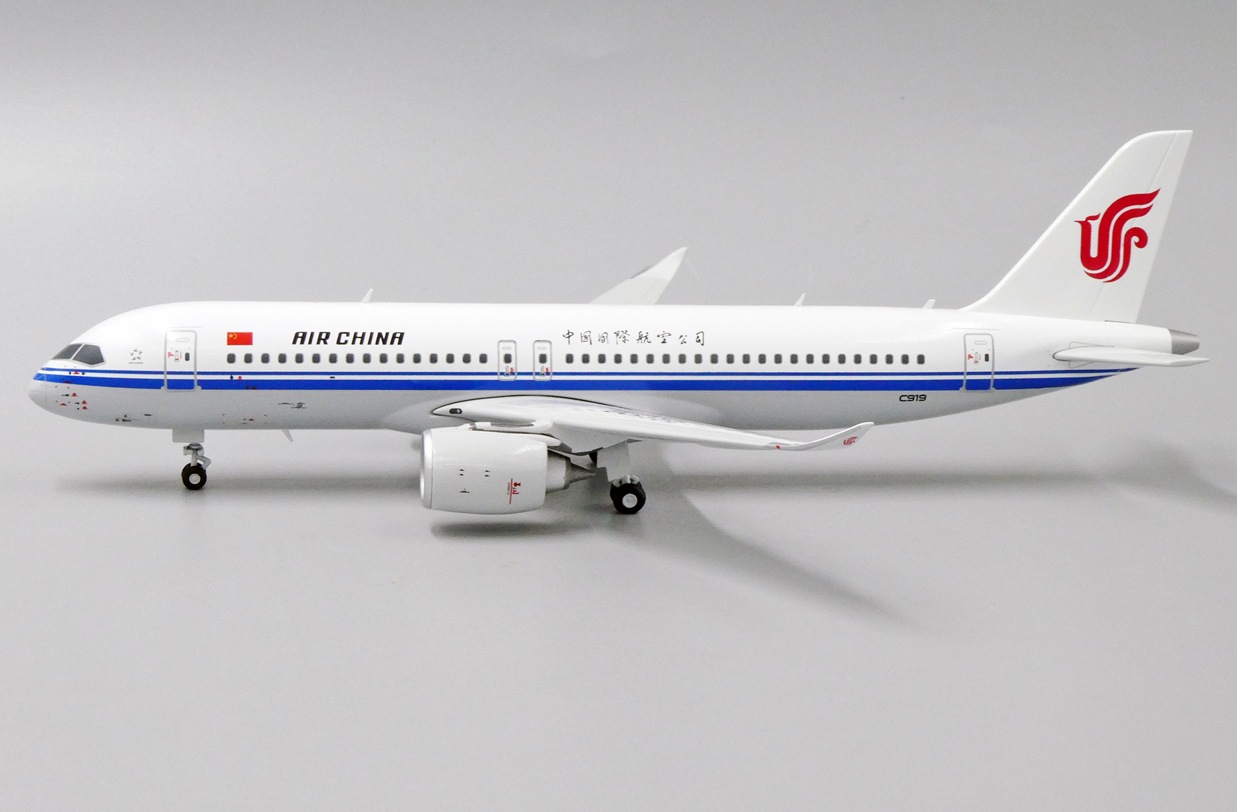 JC Wings 1:200Air China ComacC919 Alloy Collectible Diecast Aircraft ModelXX2330