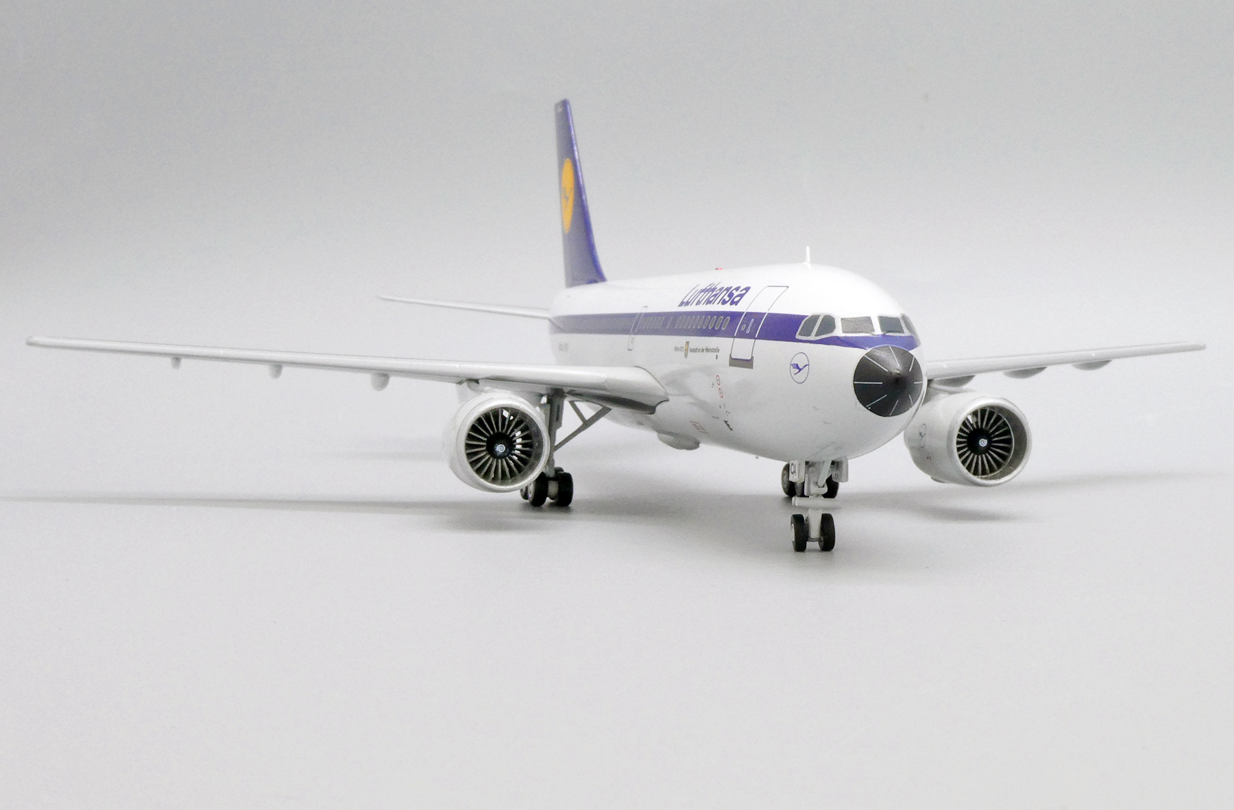 ScaleModelStore.com :: JC Wings 1:200 - EW2312001