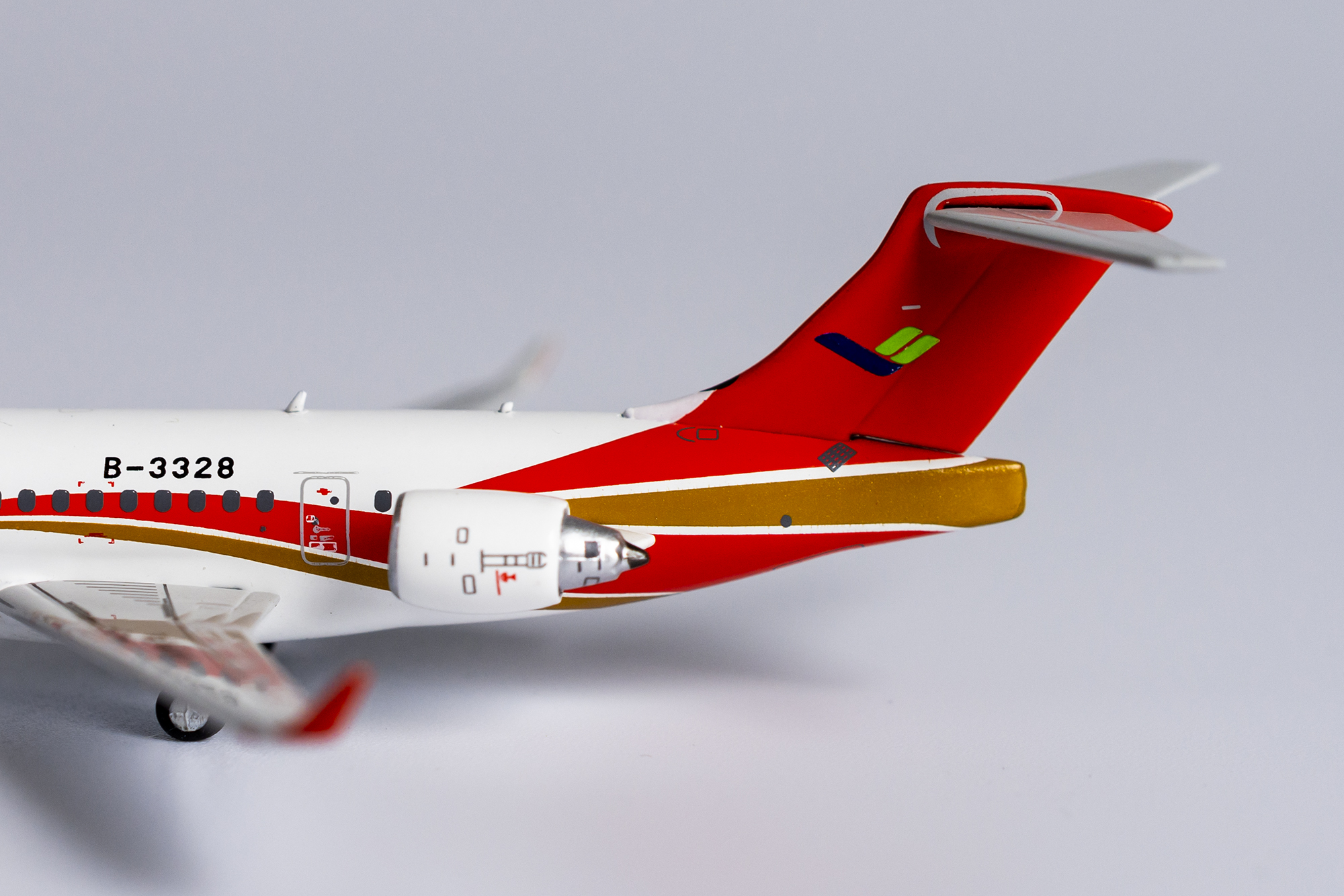 pre-Painted/pre-Built NG Model NGM21005 1:400 China Eastern ARJ21-700 Reg #B-21MU 