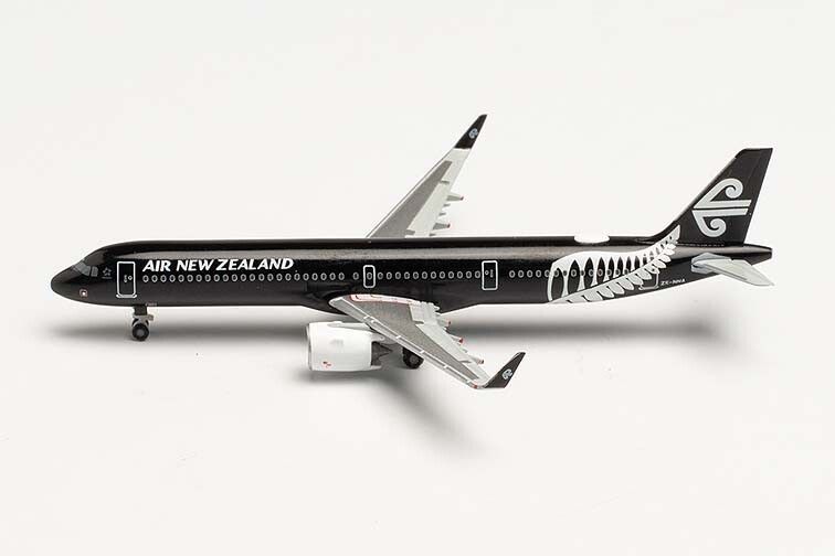 Herpa 1:500 SPANZ South Pacific Airlines of New Zealand C-47A-DL