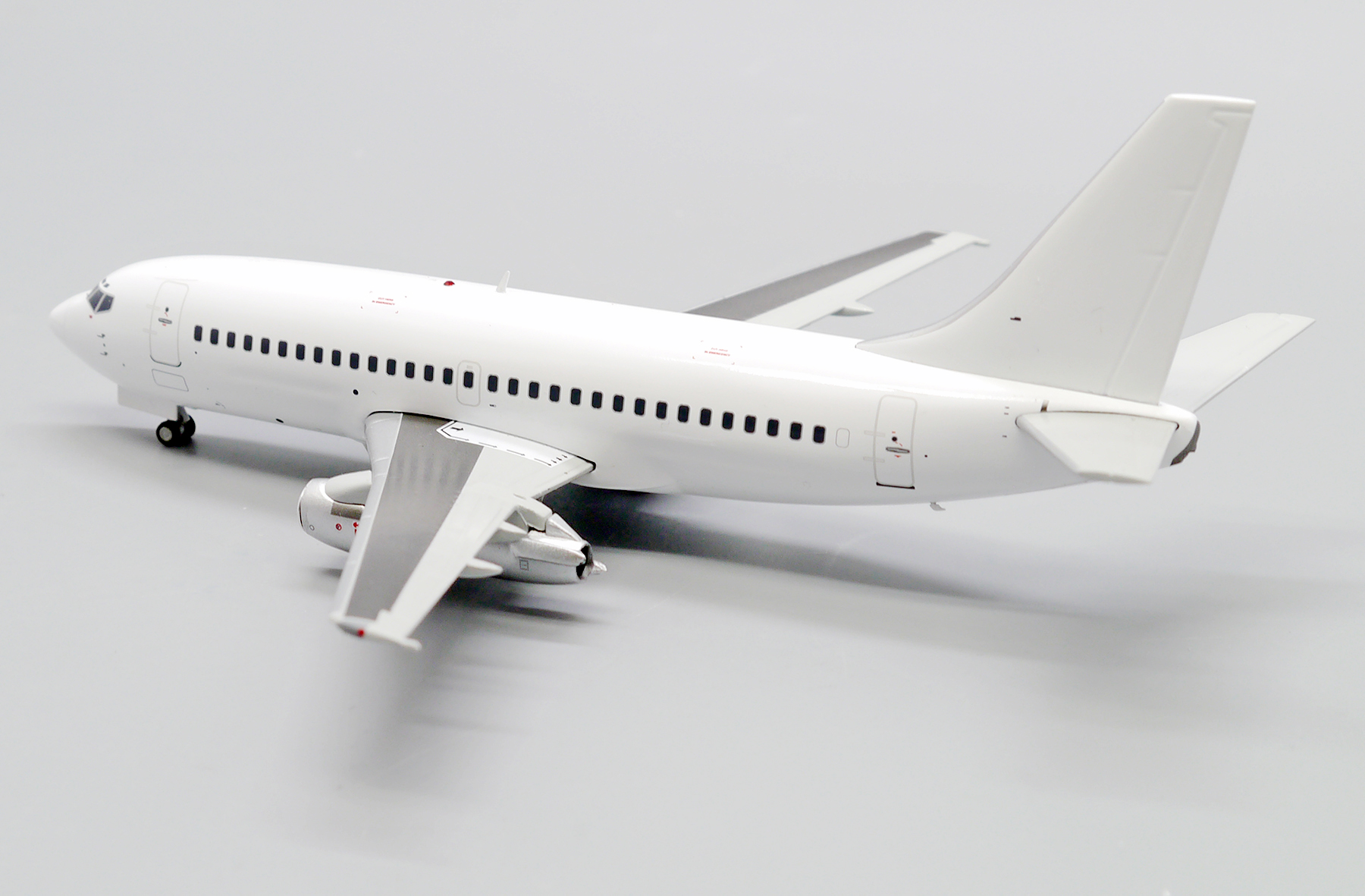 BOEING 737-400SF MERCADO LIVRE REG: PR-SDM WITH STAND - JC WINGS JC20103 1/200