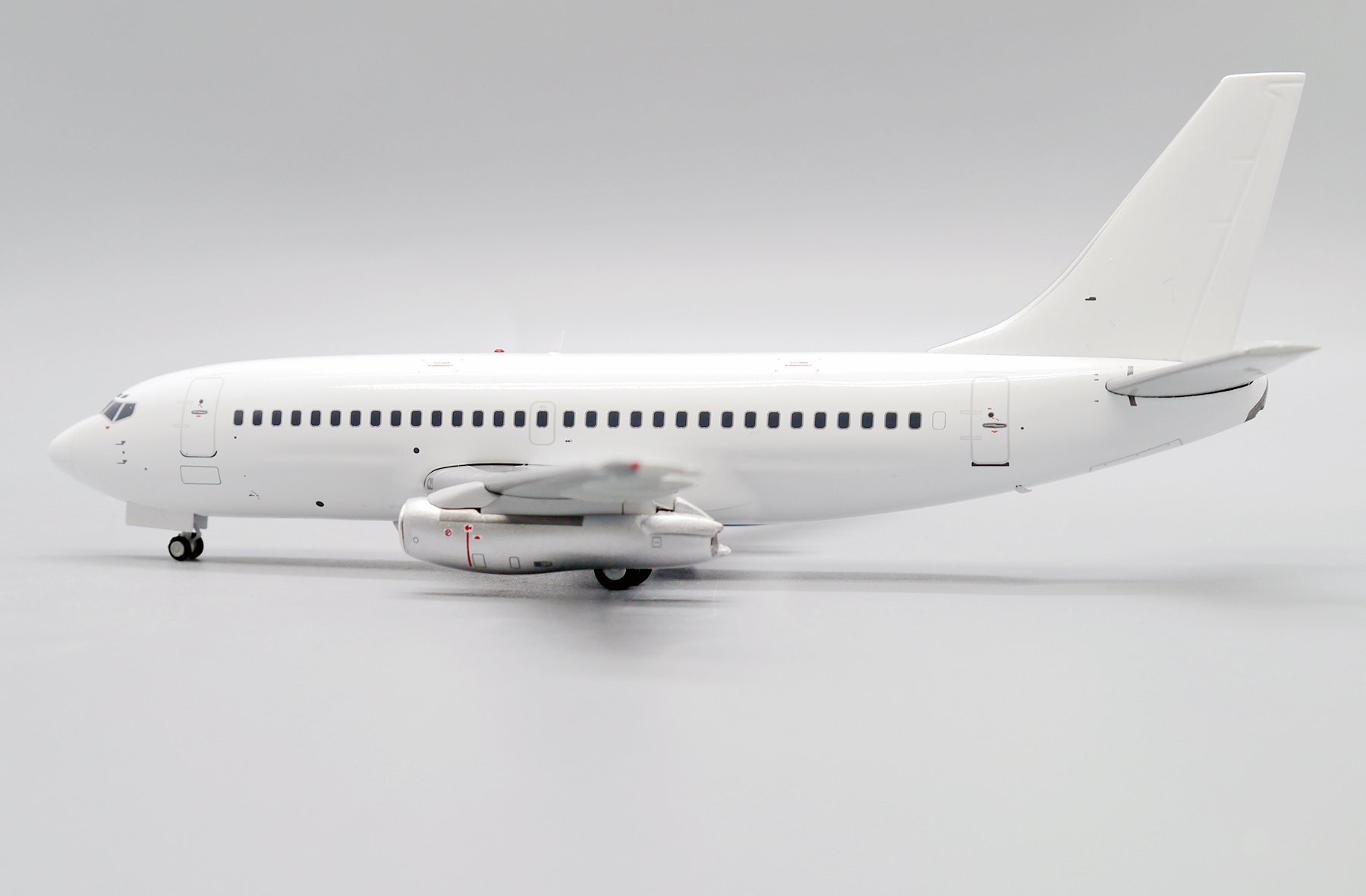BOEING 737-400SF MERCADO LIVRE REG: PR-SDM WITH STAND - JC WINGS JC20103  1/200
