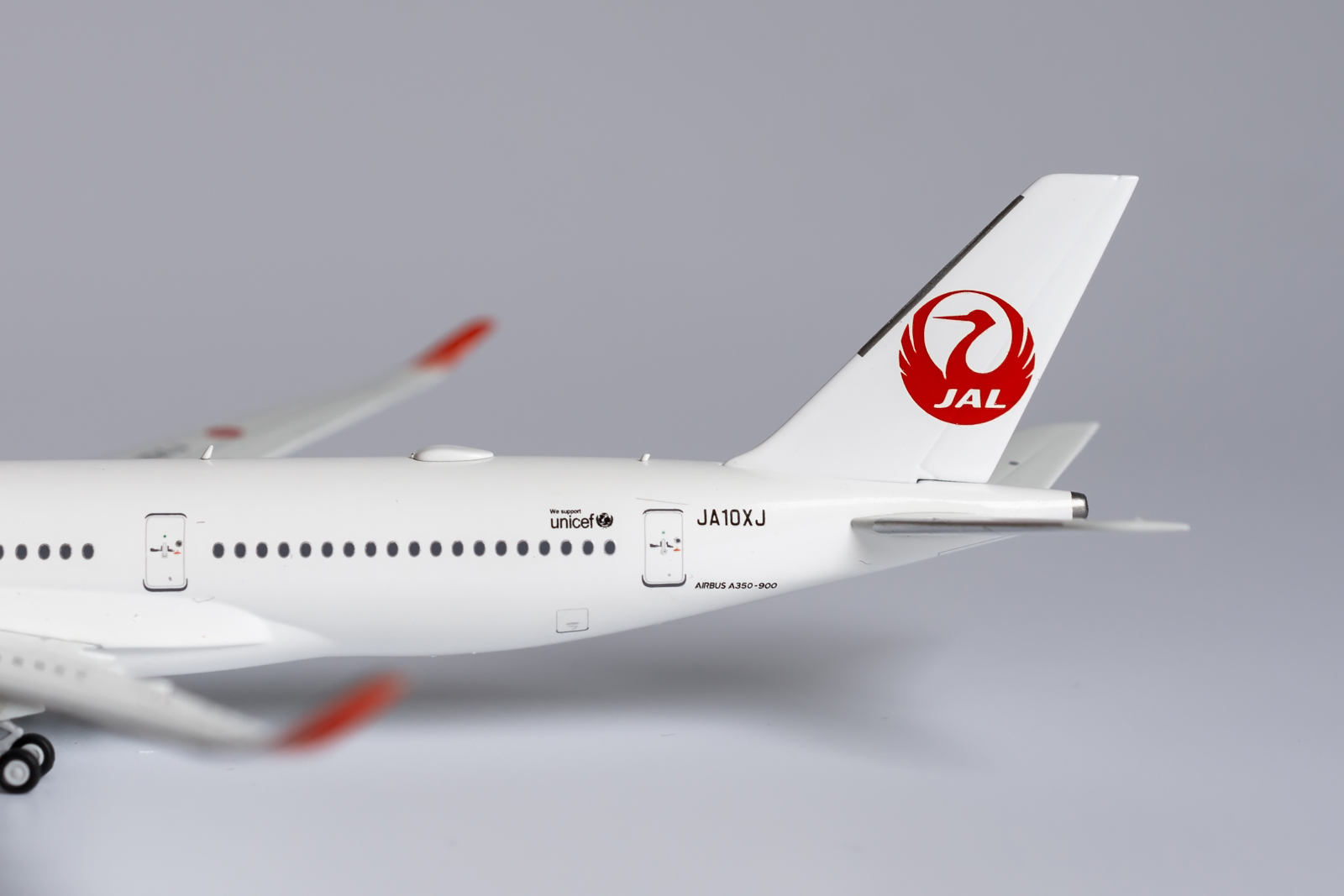 ScaleModelStore.com :: NG Models 1:400 - 39032 - Japan Airlines 