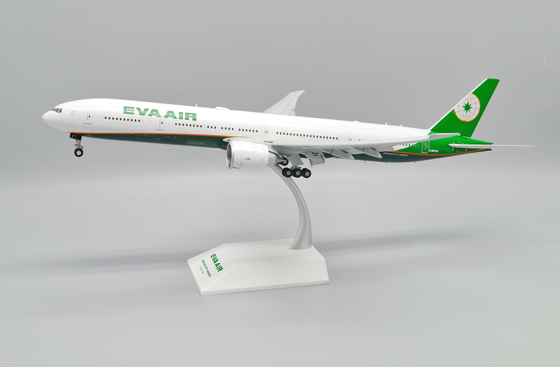 注目ブランド 美品B777-300ER エバー航空 ハローキティ フェニックス