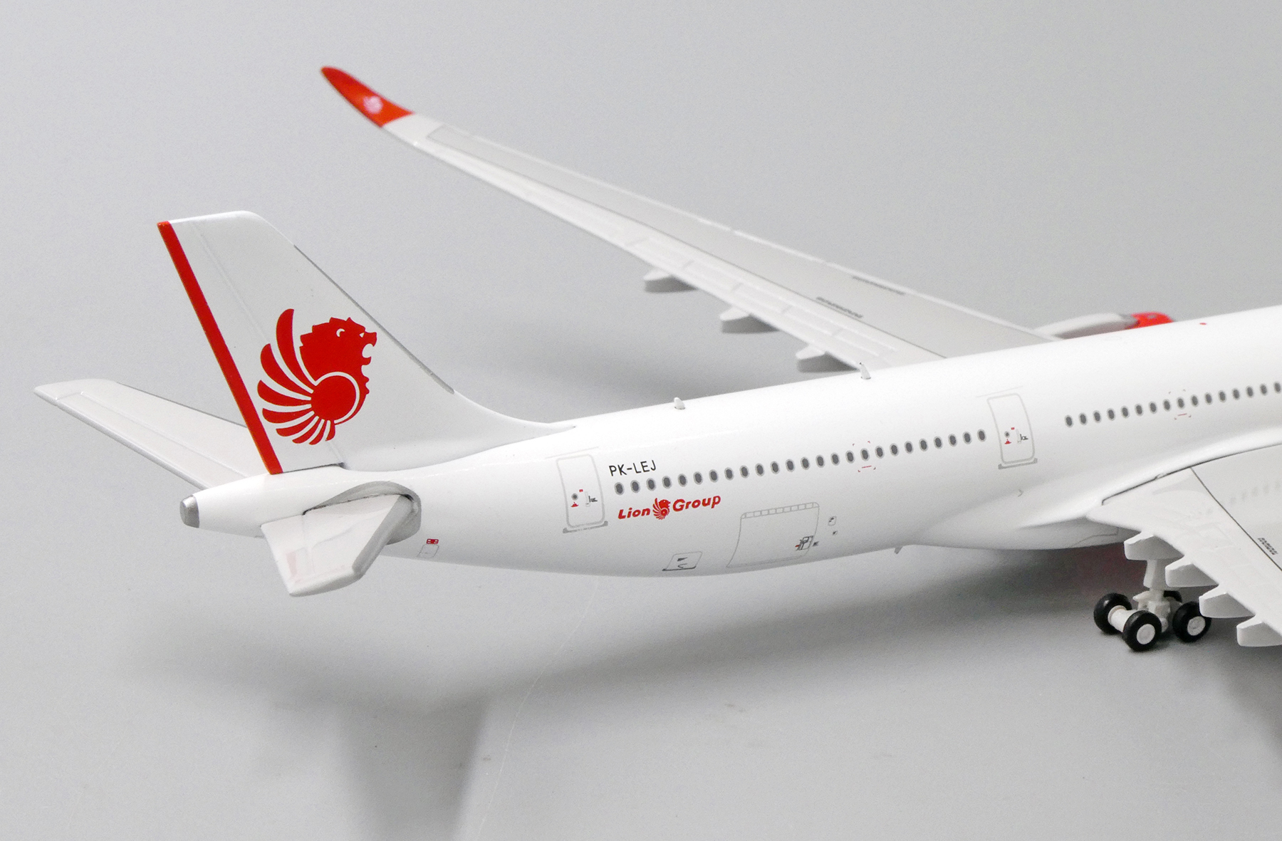 MODEL REVIEW] Aircalin • Airbus A330-900neo • JC Wings 1:400