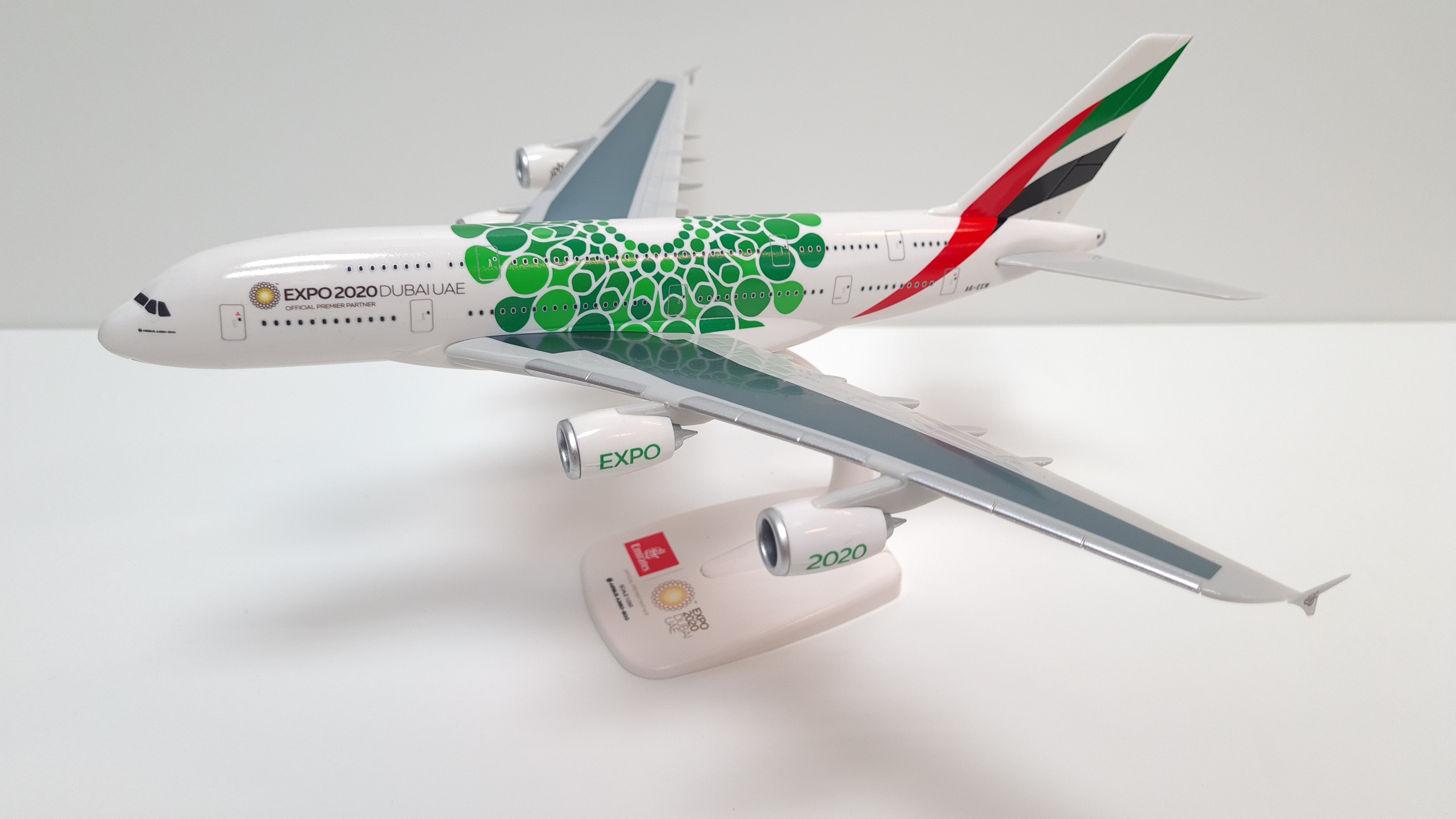 Emirates Airbus A380 Premier Planes 1:250 Scale Plastic Snap Fit Model 