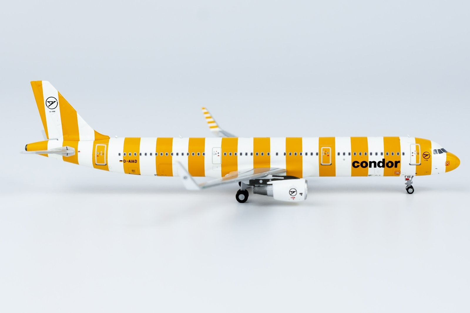 CONDOR AIRBUS A321-200 Safety Card CFG300019 10/2014 V.2.0 