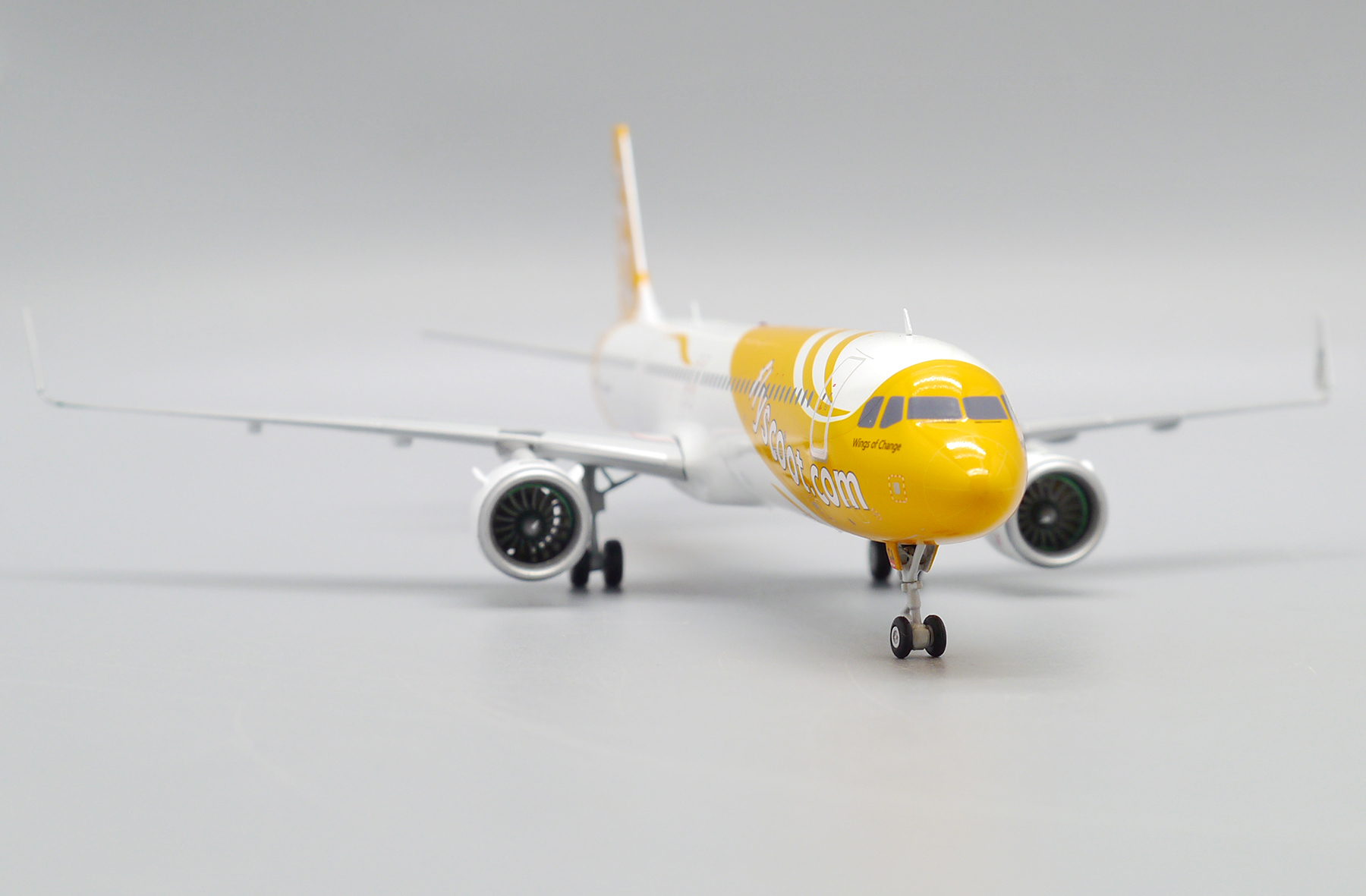 Scoot Airbus A320-200 Reg# 9V-TAZ Stand JC2SCO187 Scale 1