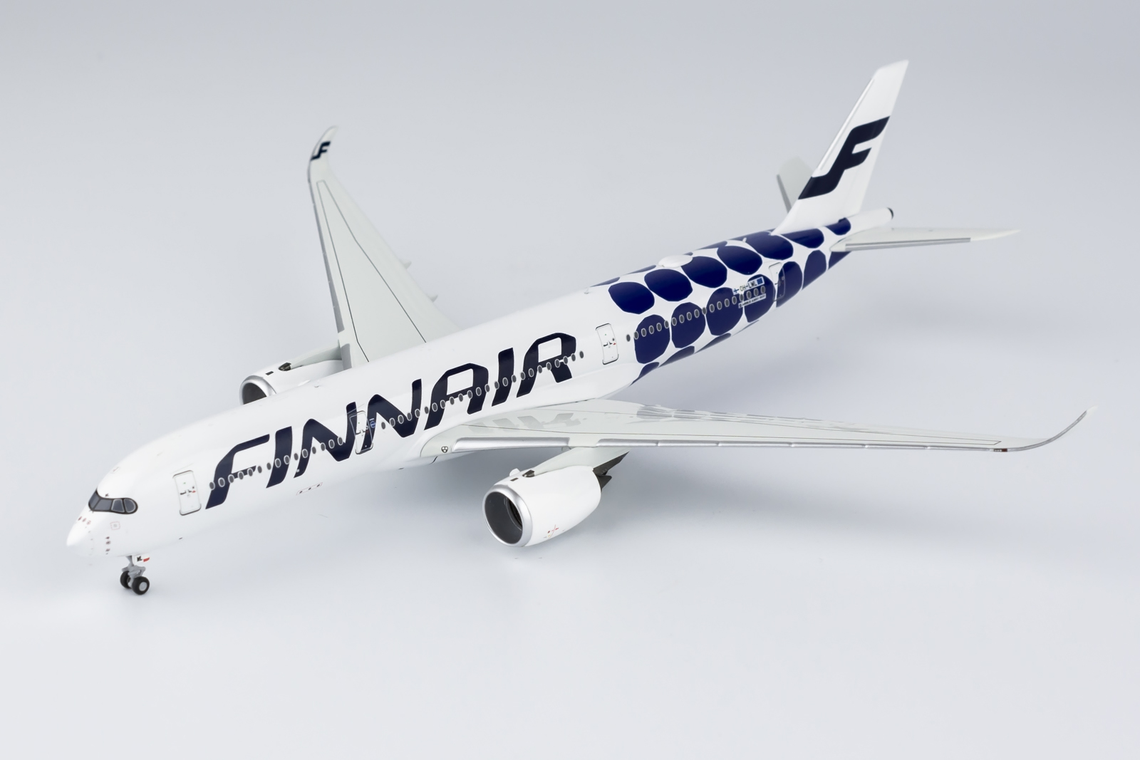 ScaleModelStore.com :: NG Models 1:400 - 39037 - Finnair Airbus 