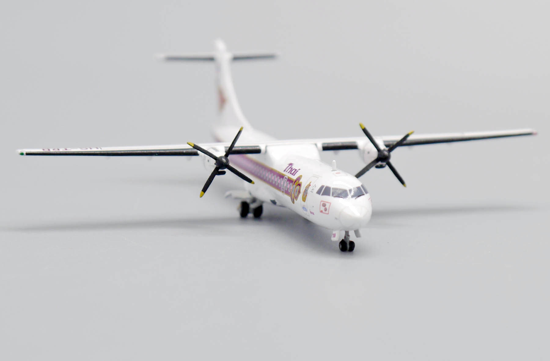 ScaleModelStore.com :: JC Wings 1:400 - LH4240 - Thai