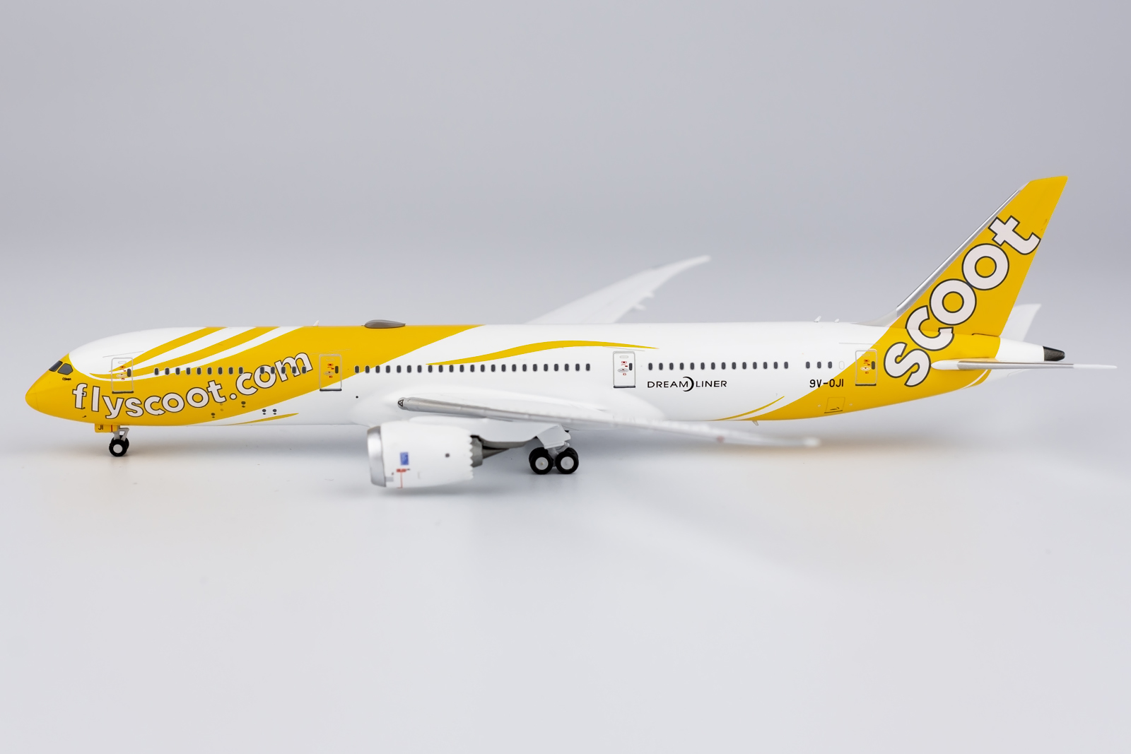 ScaleModelStore.com :: NG Models 1:400 - 55097 - Scoot Boeing 787-9