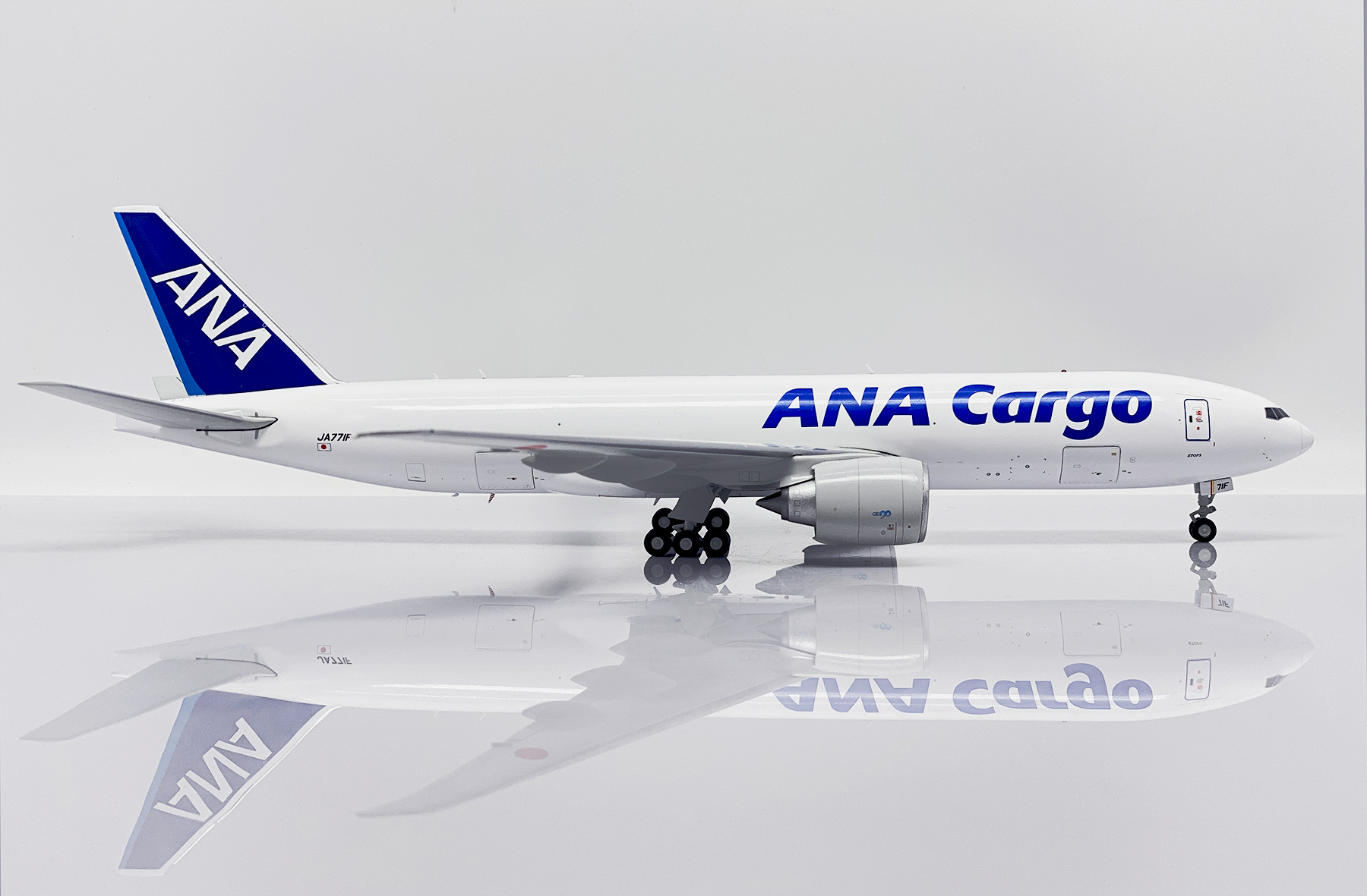 ScaleModelStore.com :: JC Wings 1:200 - SA2012C - ANA Cargo Boeing