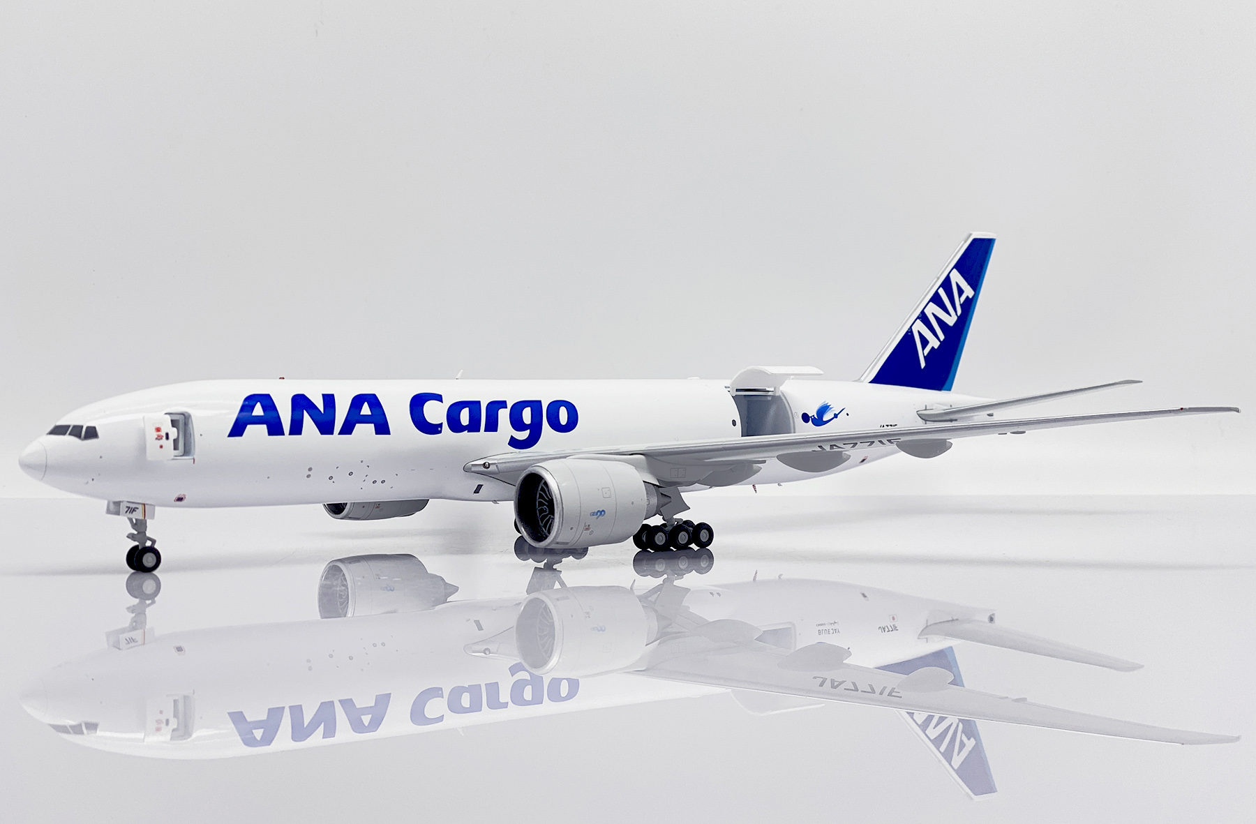 ScaleModelStore.com :: JC Wings 1:200 - SA2012C - ANA Cargo Boeing