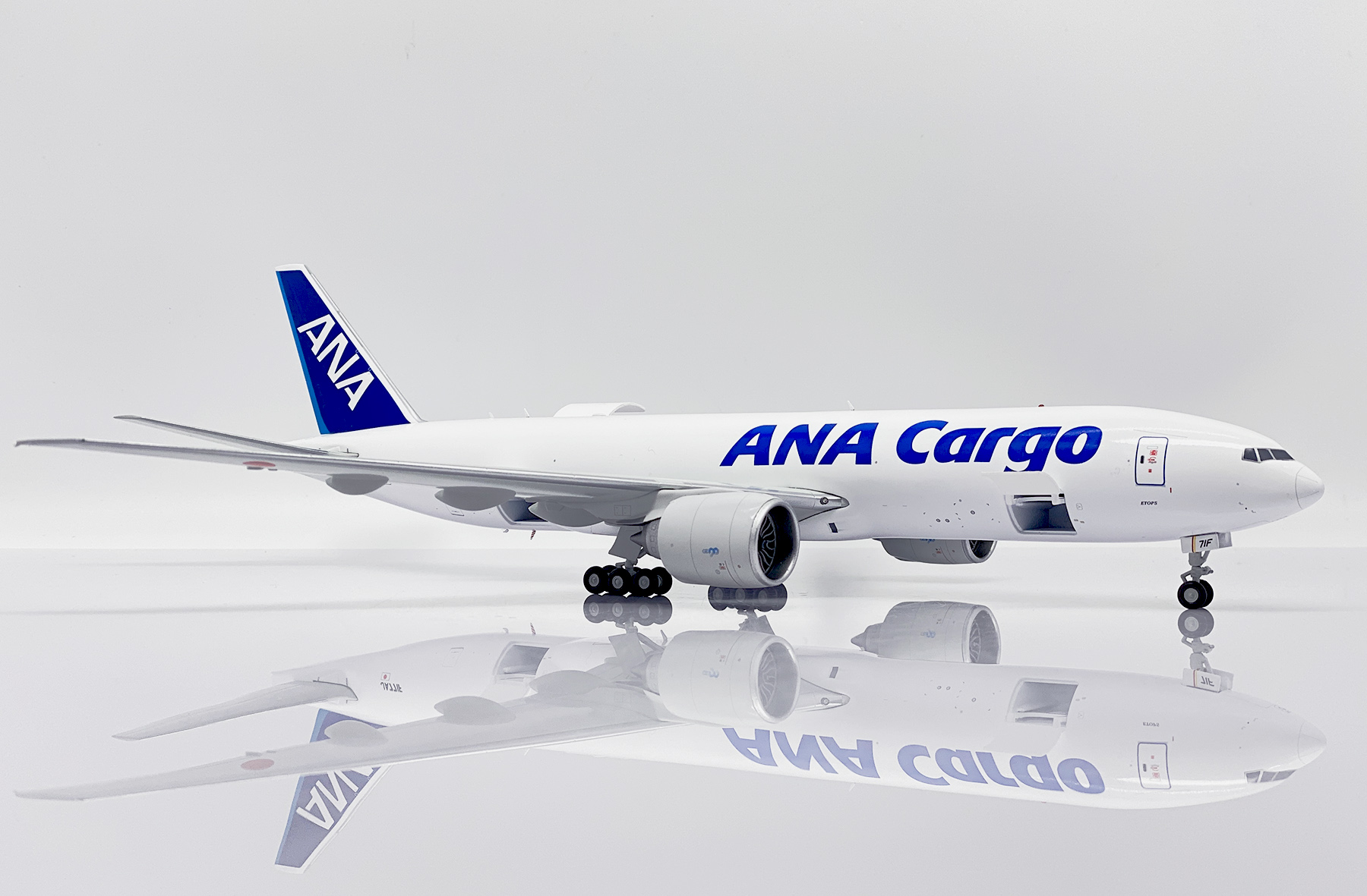 ScaleModelStore.com :: JC Wings 1:200 - SA2012C - ANA Cargo Boeing