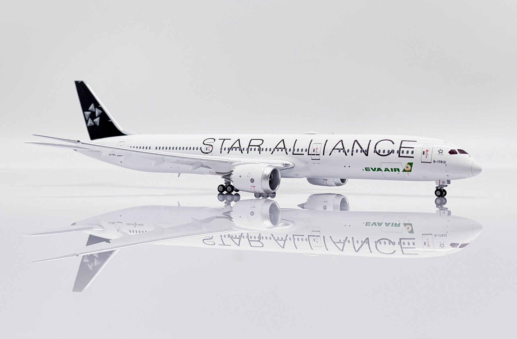 ScaleModelStore.com :: JC Wings 1:400 - XX40136A - EVA Air (Star