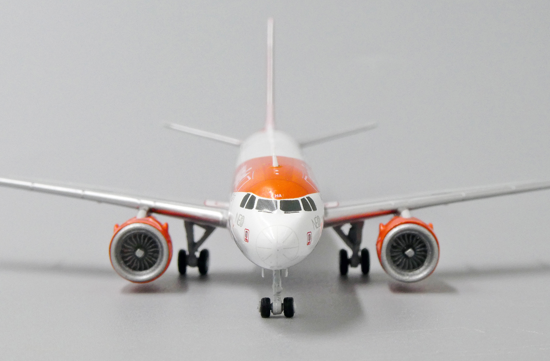 Easyjet A320 Model ScaleModelStore.com :: JC Wings 1:400 - EW432N001 - EasyJet Airbus A320neo