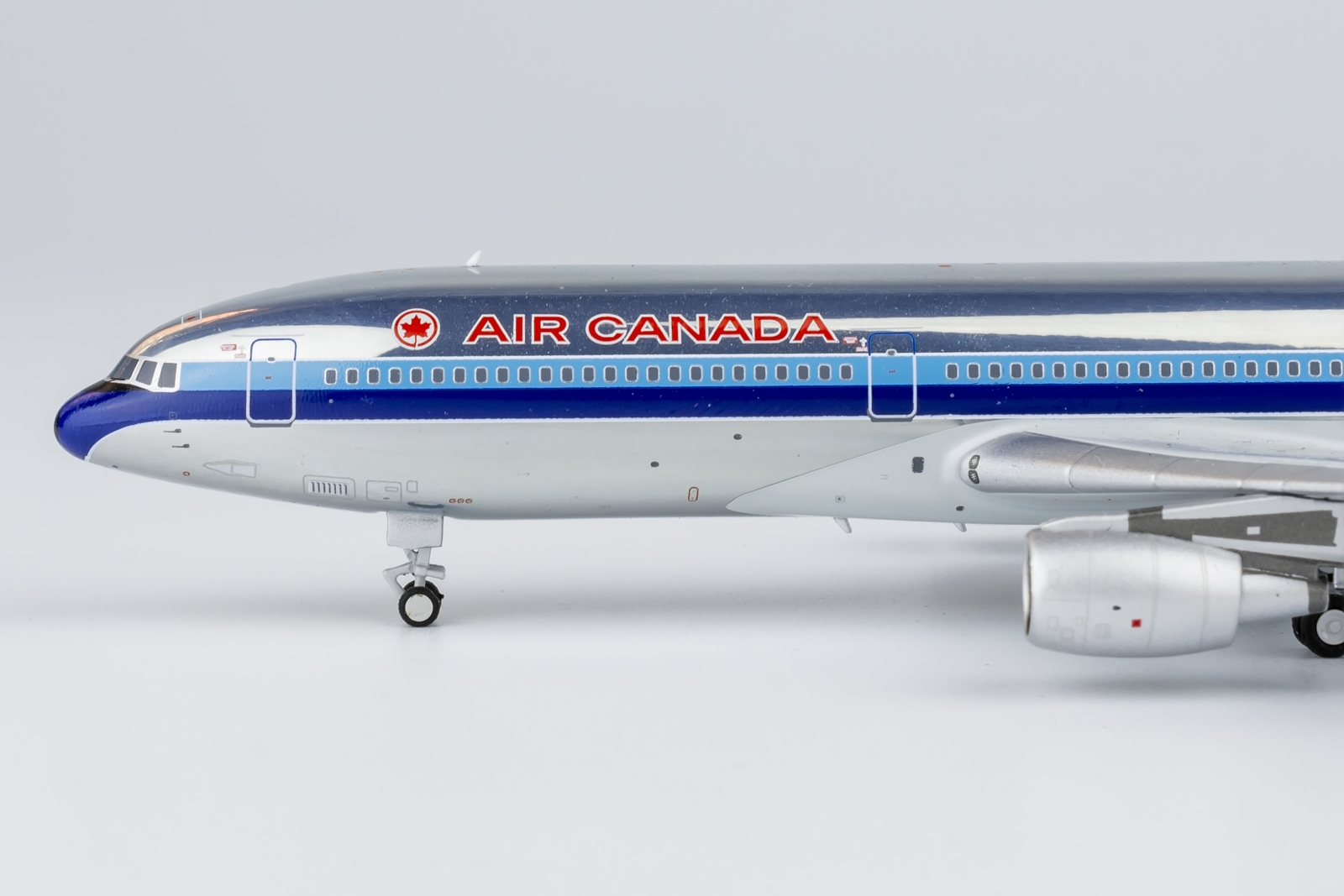 ScaleModelStore.com :: NG Models 1:400 - 10009 - Air Canada