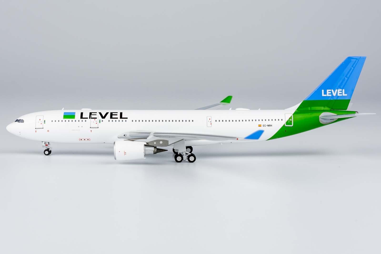 Modellino Aereo NG Models 1:400 Airbus A330-900neo – Trattore Incluso Omaggio