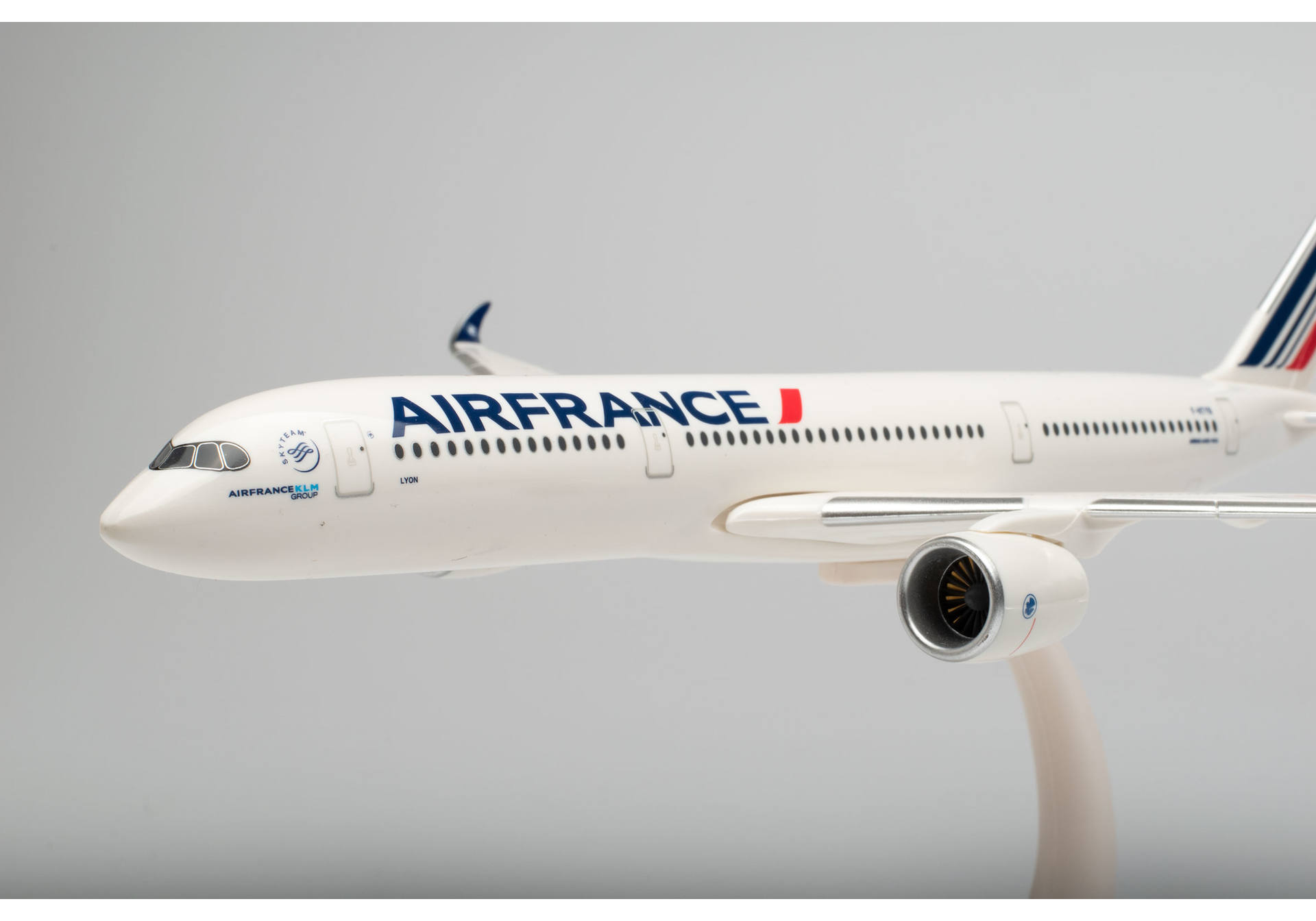 Herpa Airbus A350-900 Snap-fit Model 1:200 Scale Herpa Snap-fit