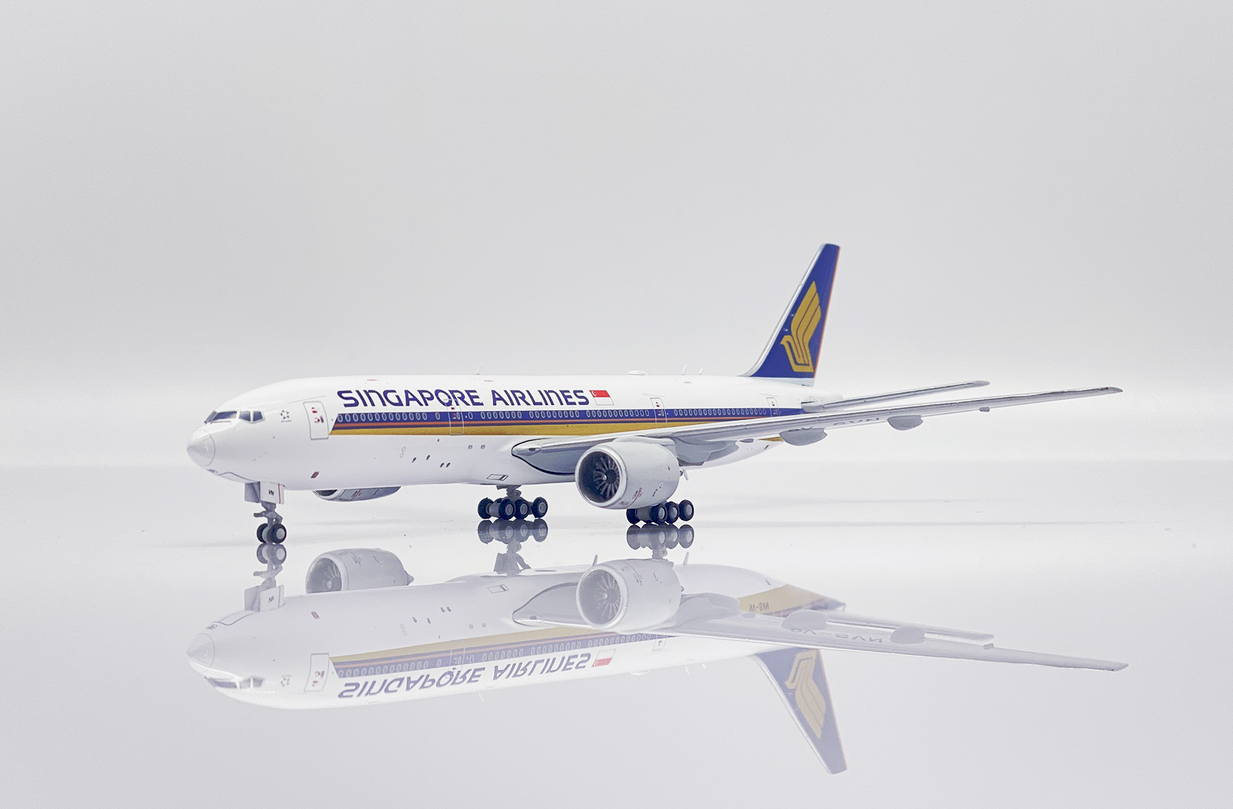 1/200 Diecast Singapore Airlines B-777-312 Jubile Airlines