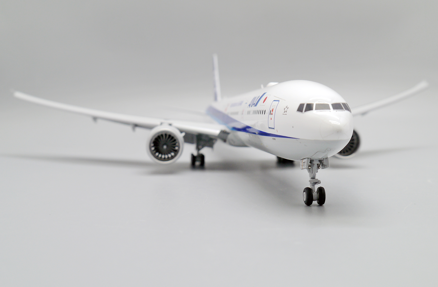 ScaleModelStore.com :: JC Wings 1:200 - EW277W005A - ANA All