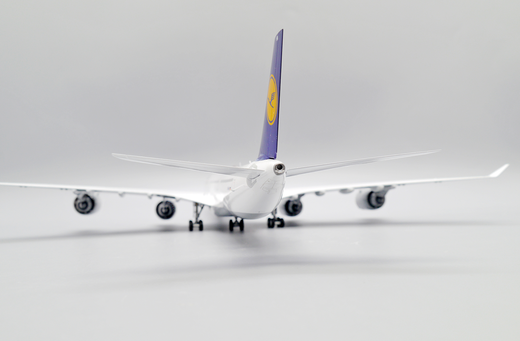 ScaleModelStore.com :: JC Wings 1:200 - EW2346005