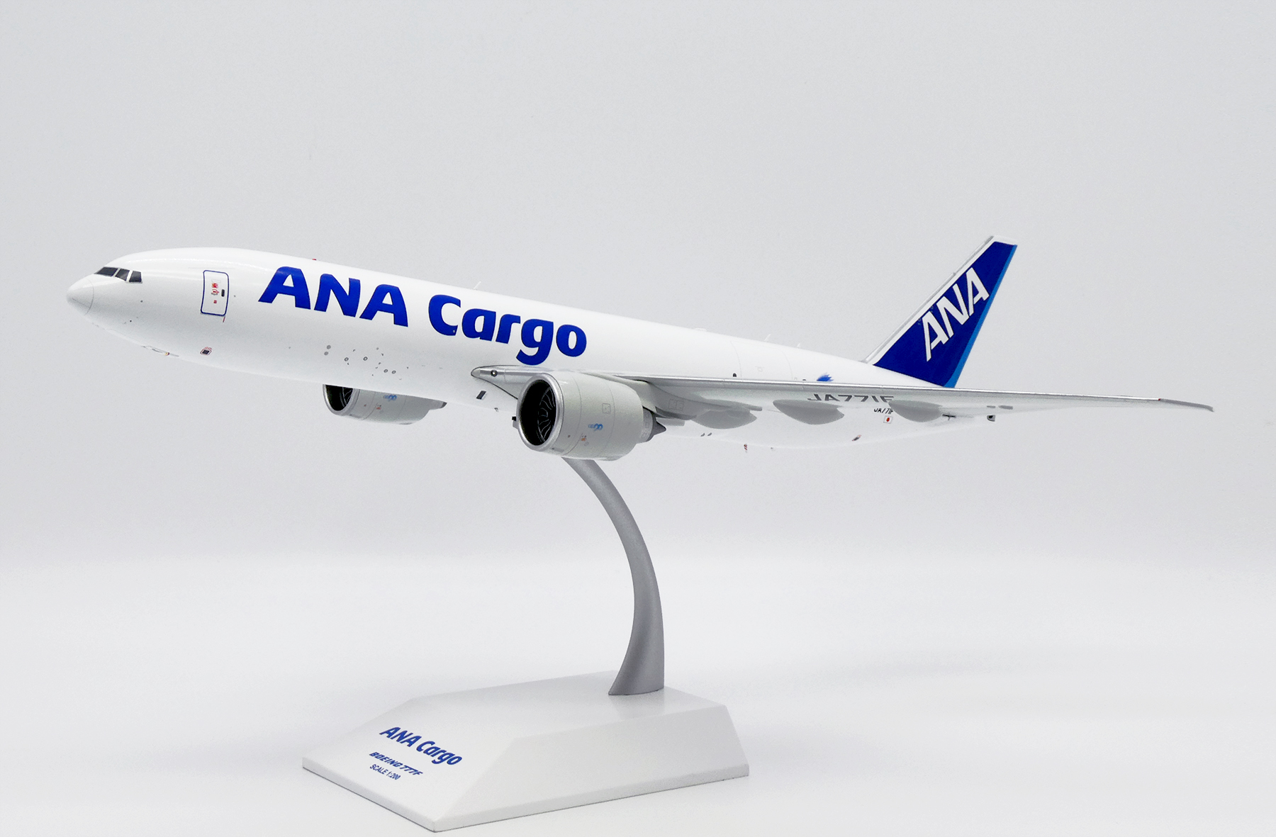 ScaleModelStore.com :: JC Wings 1:200 - XX20294 - ANA Cargo Boeing