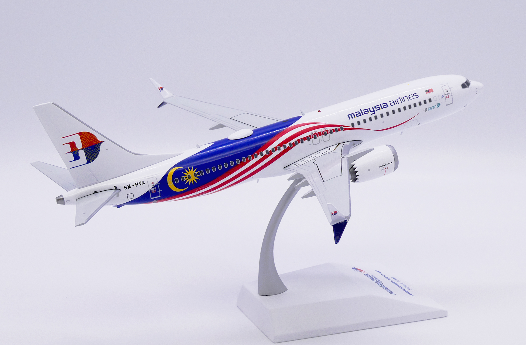 ScaleModelStore.com :: JC Wings 1:200 - LH2454 - Malaysia