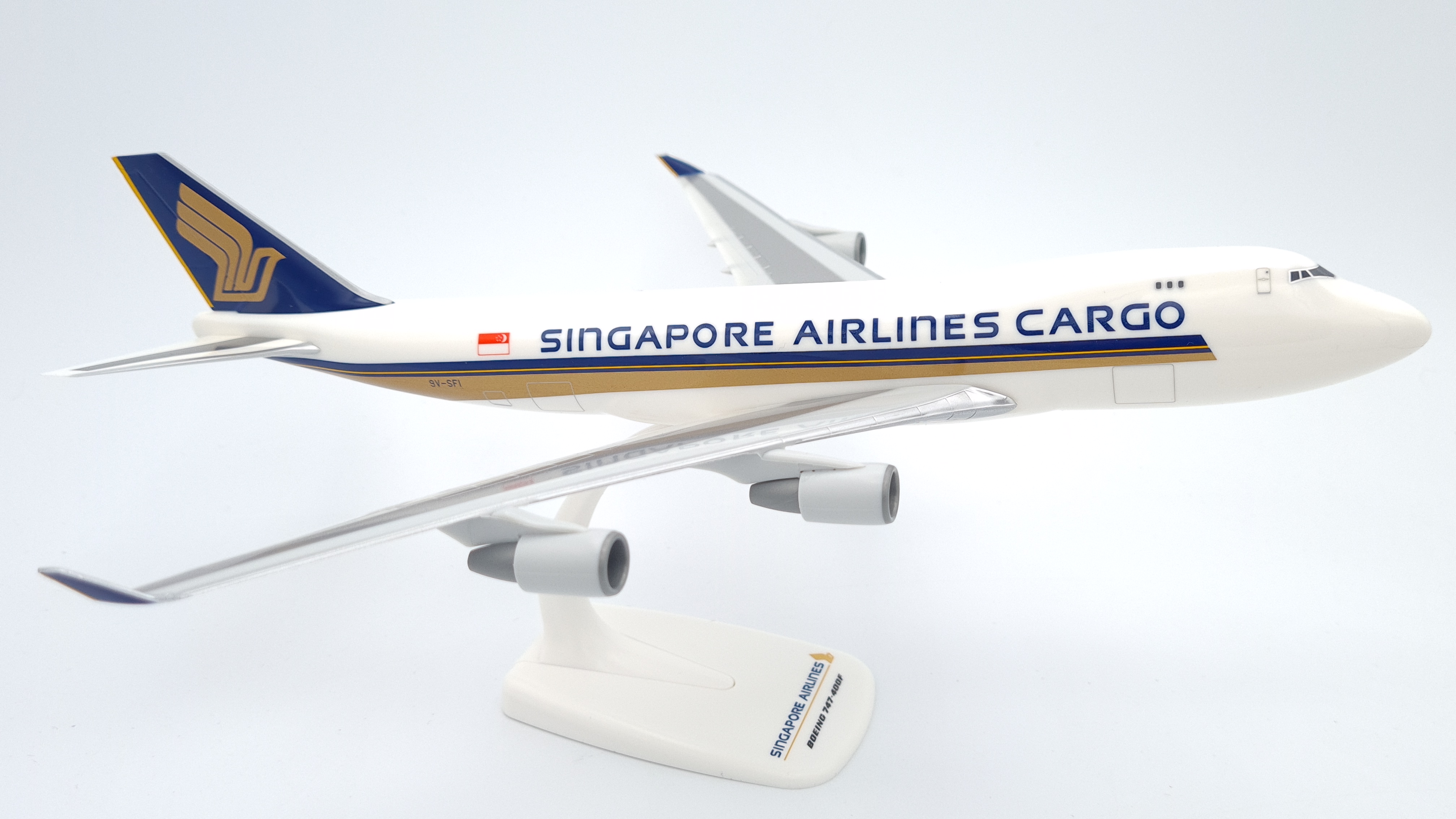 B-Models 747-400 シンガポール航空 特別塗装 「創業50周年」 97