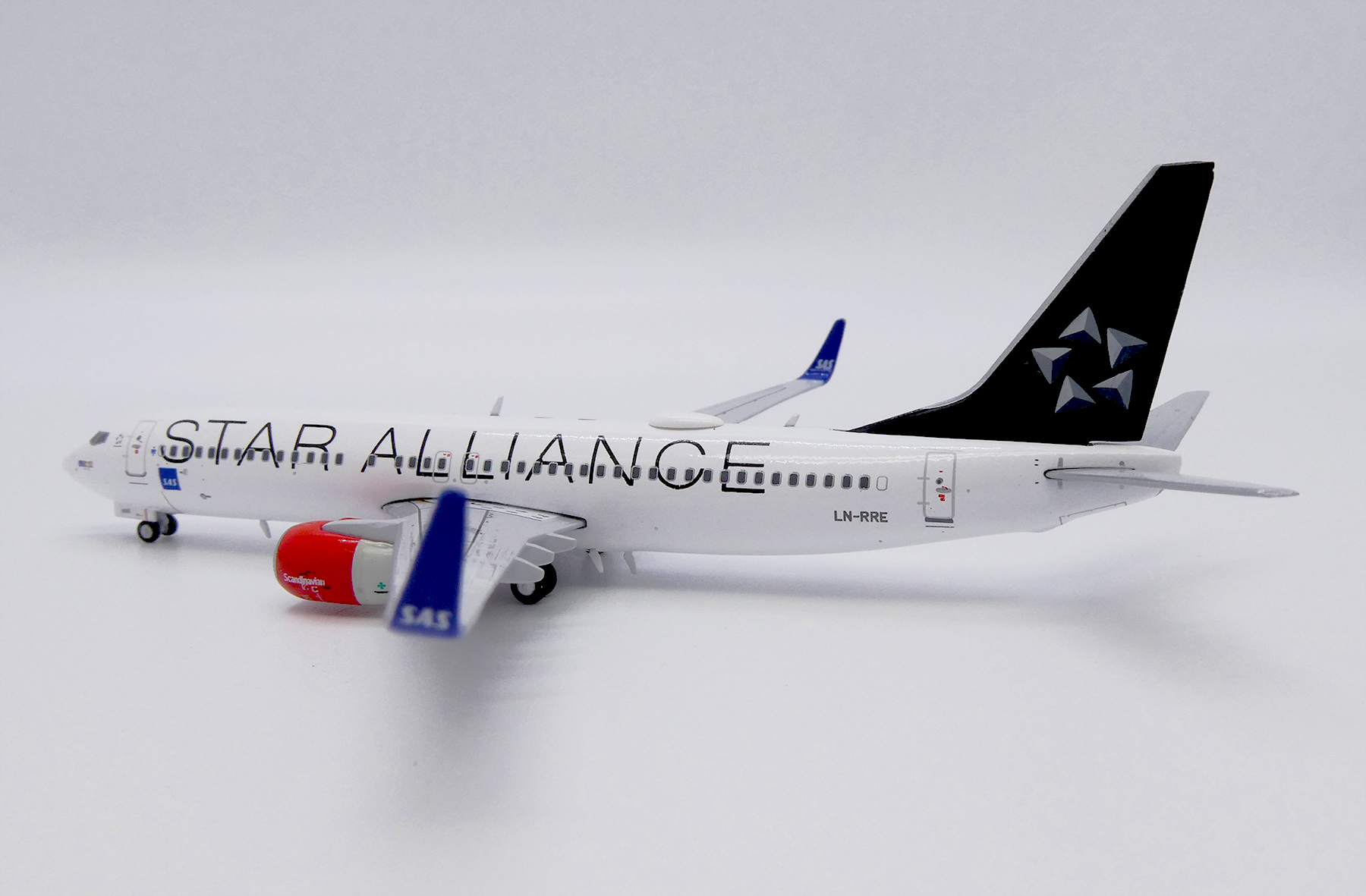 JC Wings 737-800 スカンジナビア航空 Star Alliance LN-RRE 1