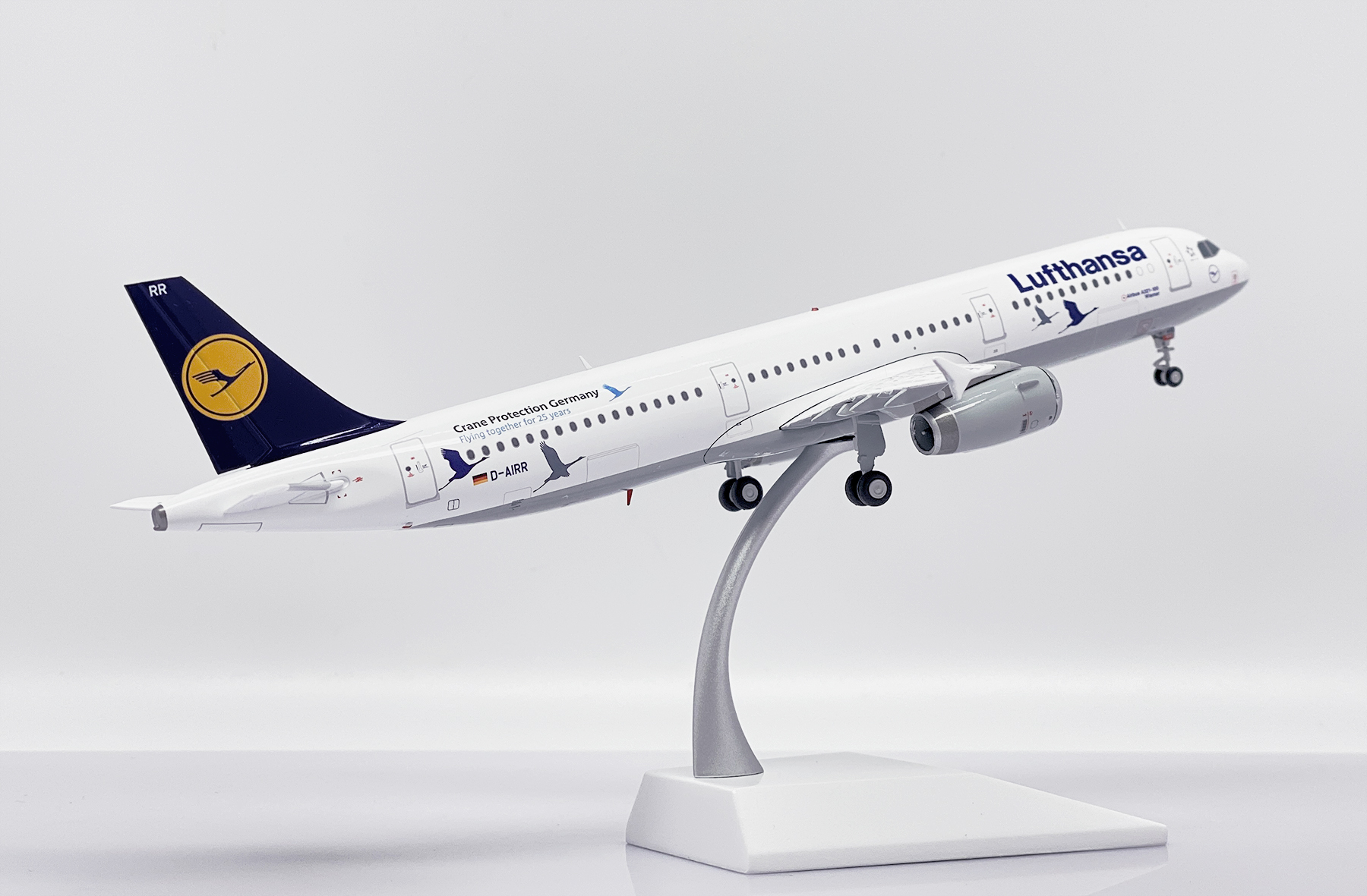 ScaleModelStore.com :: JC Wings 1:200 - SA2032 - Lufthansa ScaleModelStore.com :: JC Wings 1:200 - SA2032 - Lufthansa