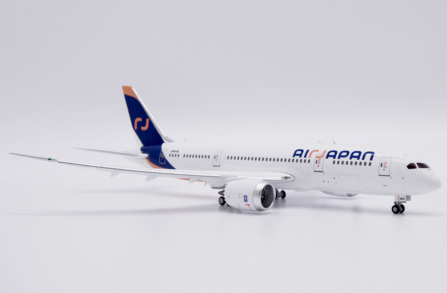 Amazon.co.jp: Jcwings サウディア 787-9 HZ-ARE 1/400 : おもちゃ