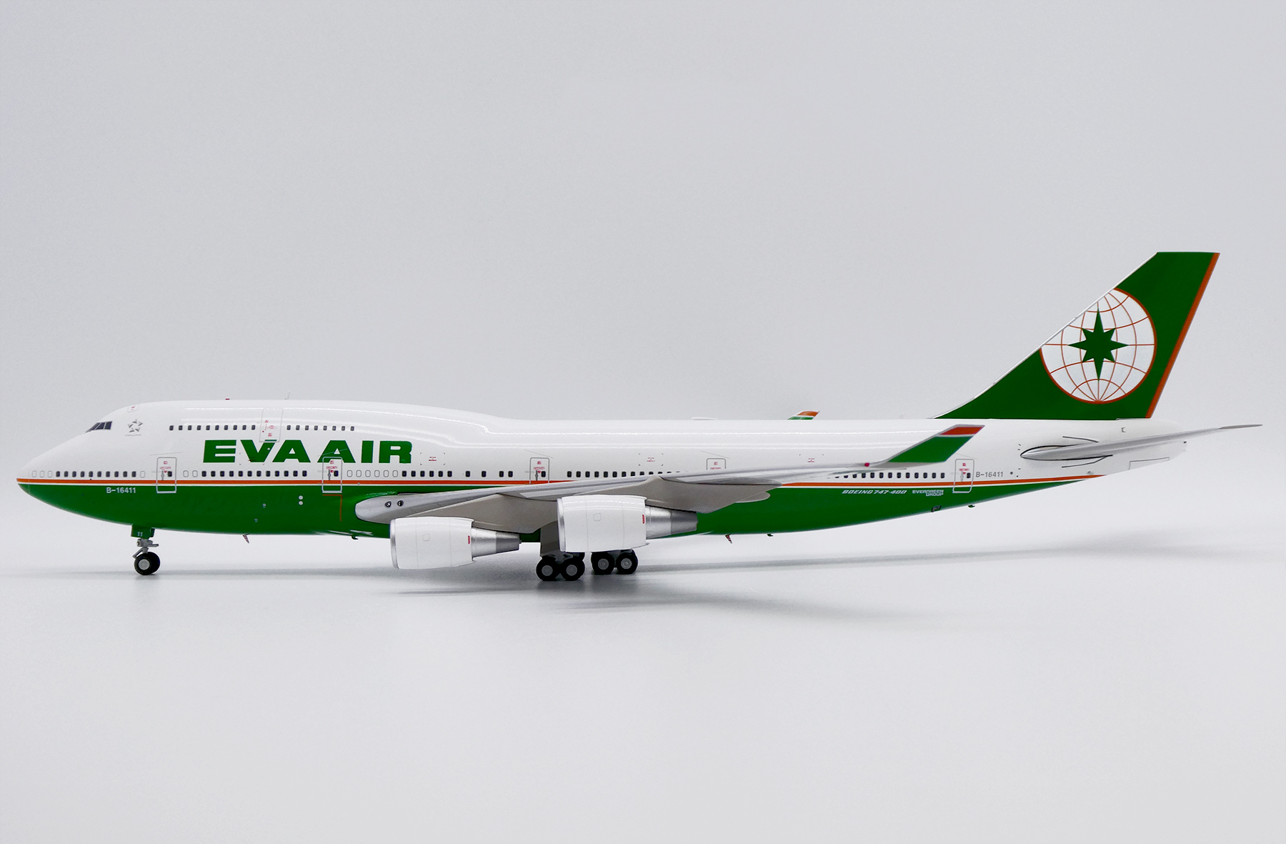 JC Wings 1:200 Cathay Pacific B747-400 Diecast Aircraft