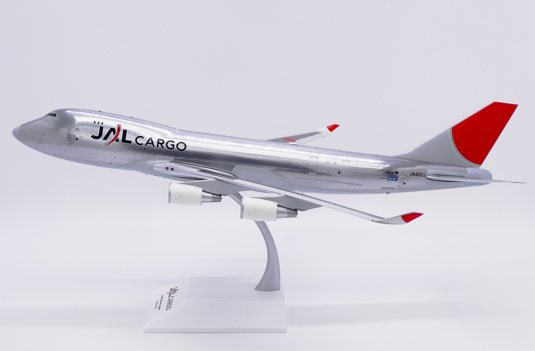 Amazon.co.jp: JAL トーイングカー コマツ WT250E JC Wings 模型