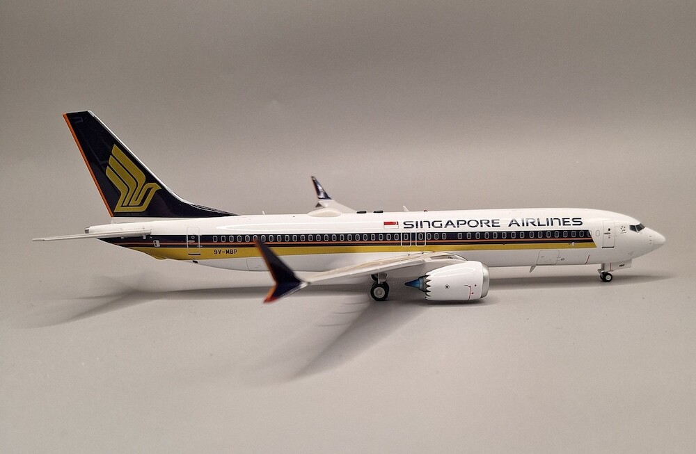 ScaleModelStore.com :: JFox 1:200 - JF-737-8M-012L