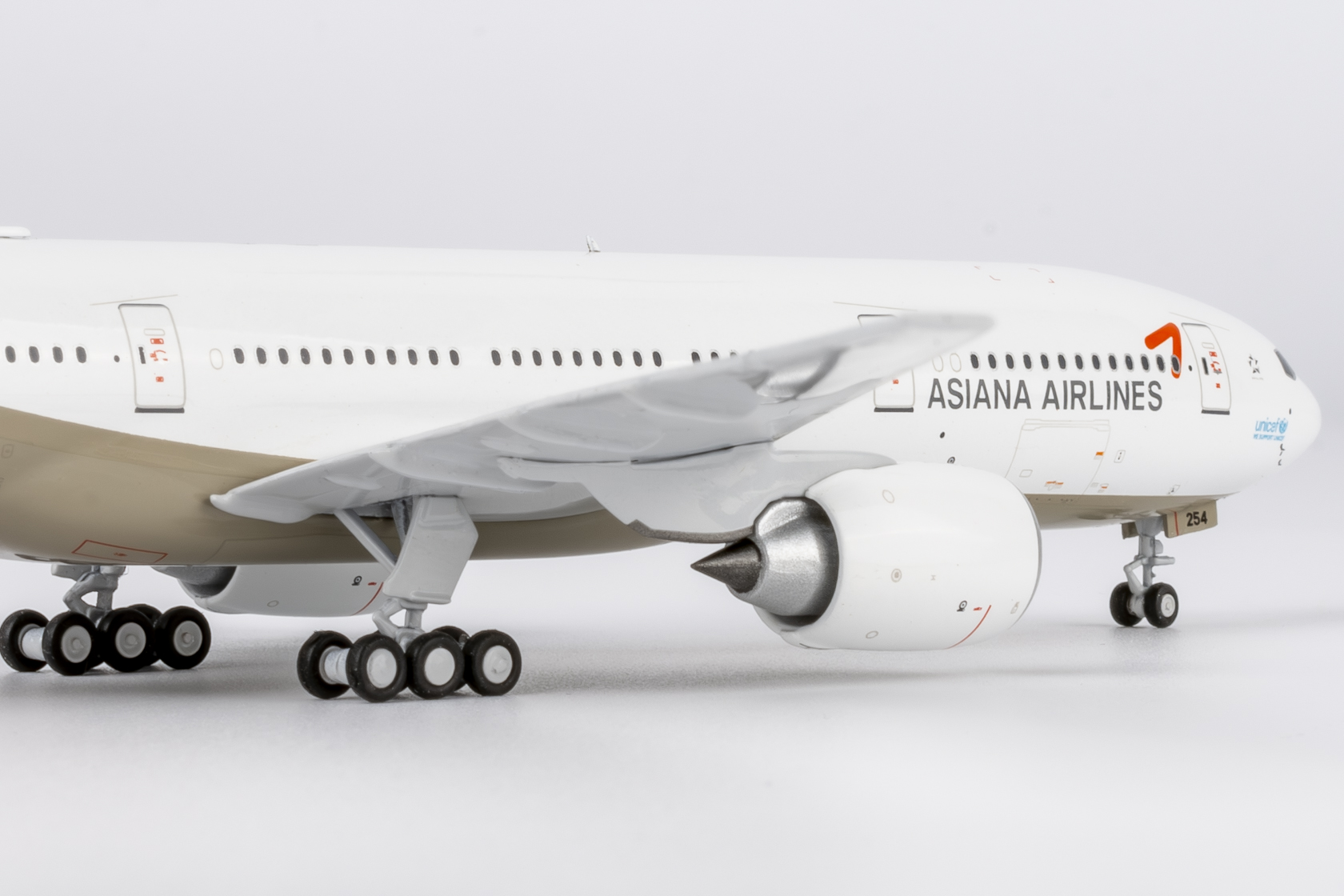 その他 ASIAN AIRLINES Boeing 777-200ER 1/180 Boeing 777-200ER Asiana Airlines 1/200 | eBay